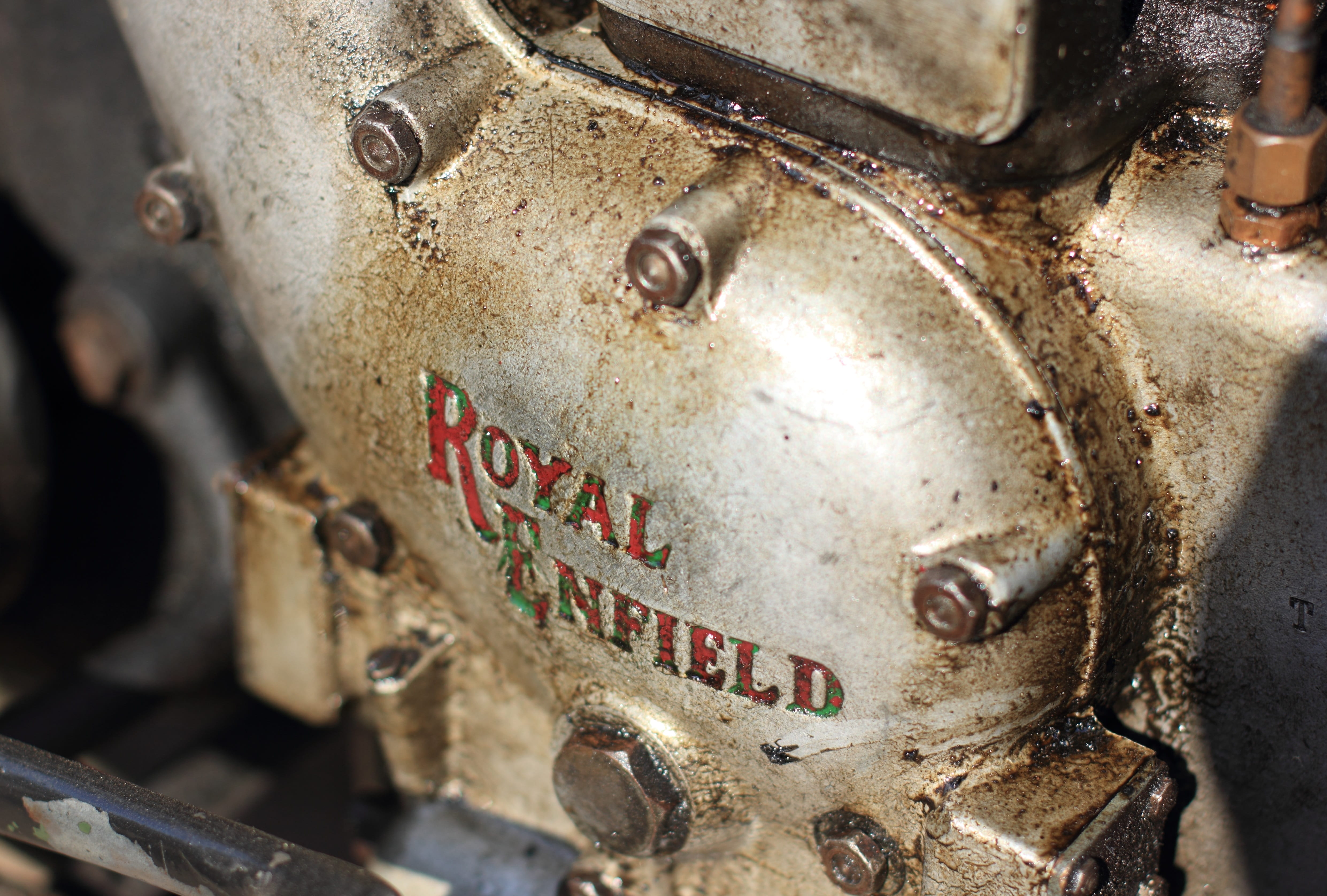 no people, old, vintage, the past, dirty, architecture, history, decline, enfield, number, woerden, veterans, motorcycle, communication, oil, royal, rusty, HD Wallpaper