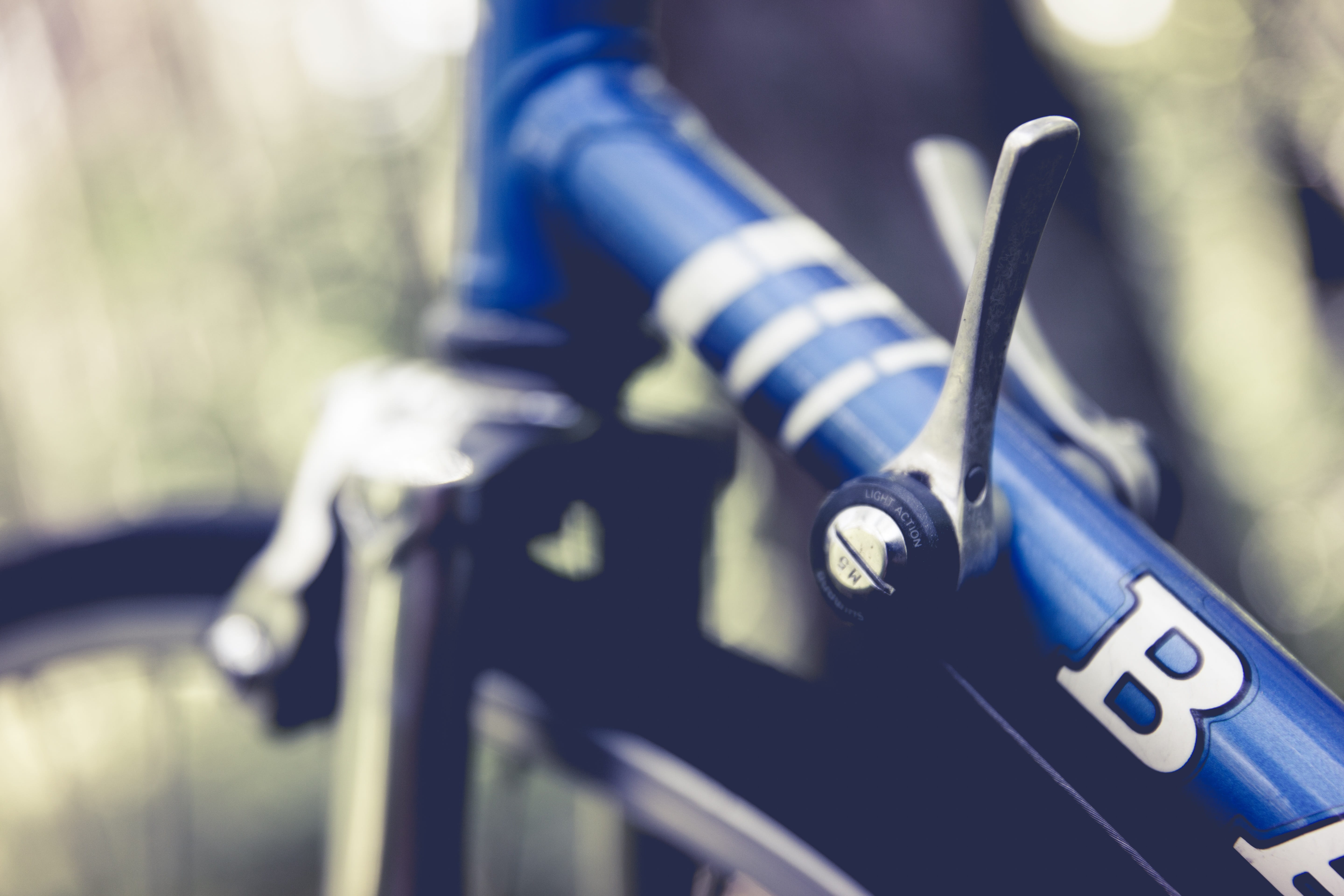 selective focus, hip, sports race, Retro, law, bike, day, 5K, arts culture and entertainment, one man only, stylish, 80, locomotion, steel, people, focus on foreground, HD Wallpaper