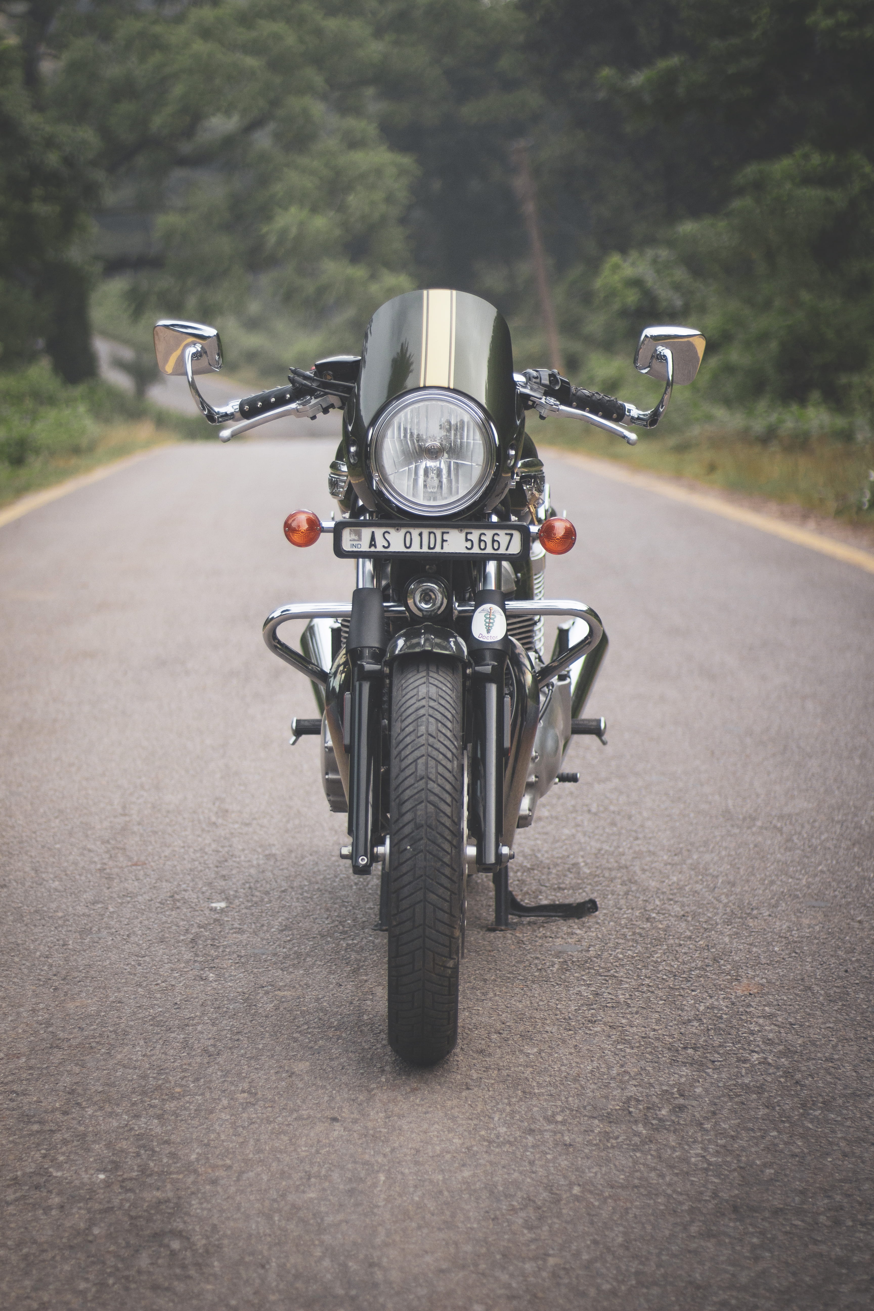 stationary, city, front, vehicle, asphalt, bicycle, road trip, headlight, no people, the way forward, road, wheel, vintage, close-up, day, focus on foreground, Phone HD Wallpaper