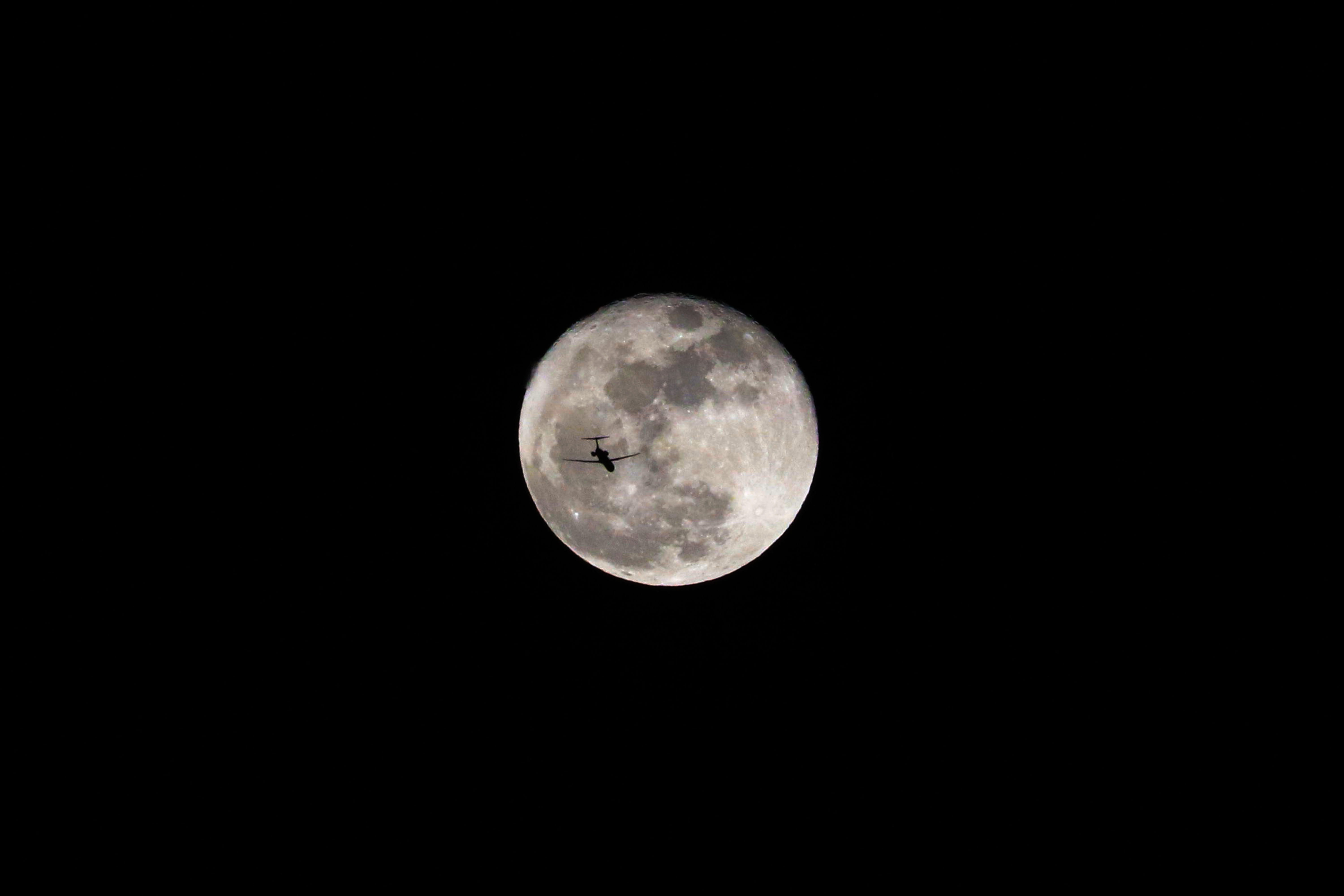 space and astronomy, planetary moon, circle, fly, lunar, full moon, moon, outdoors, planet, astrology, tranquil scene, dark, plane, night, eclipse, HD Wallpaper