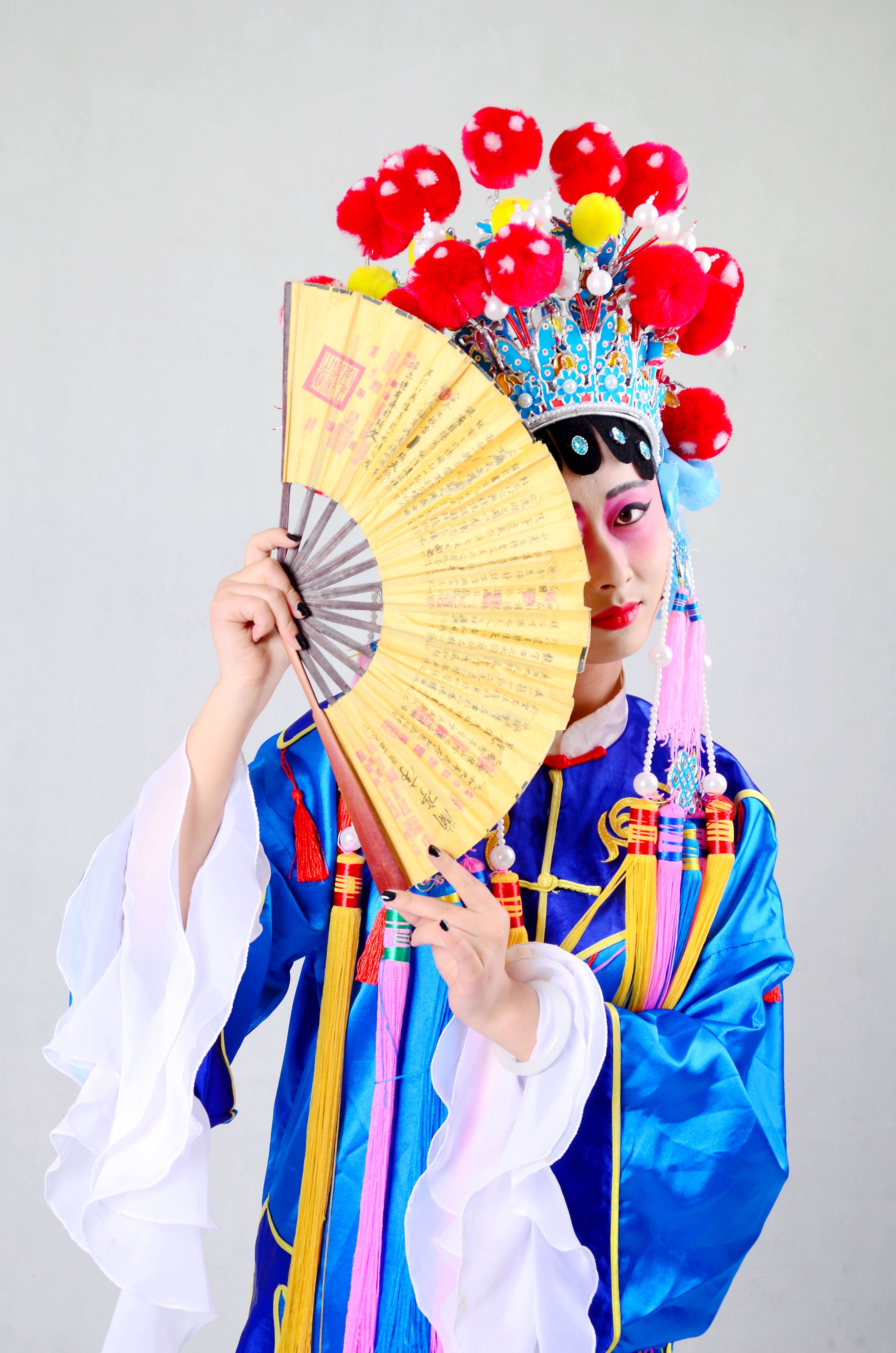 standing, china, young women, harder, asia, hand fan, young adult, headwear, front view, woman, asoan, human arm, women, obscured face, costume, traditional clothing, Phone HD Wallpaper