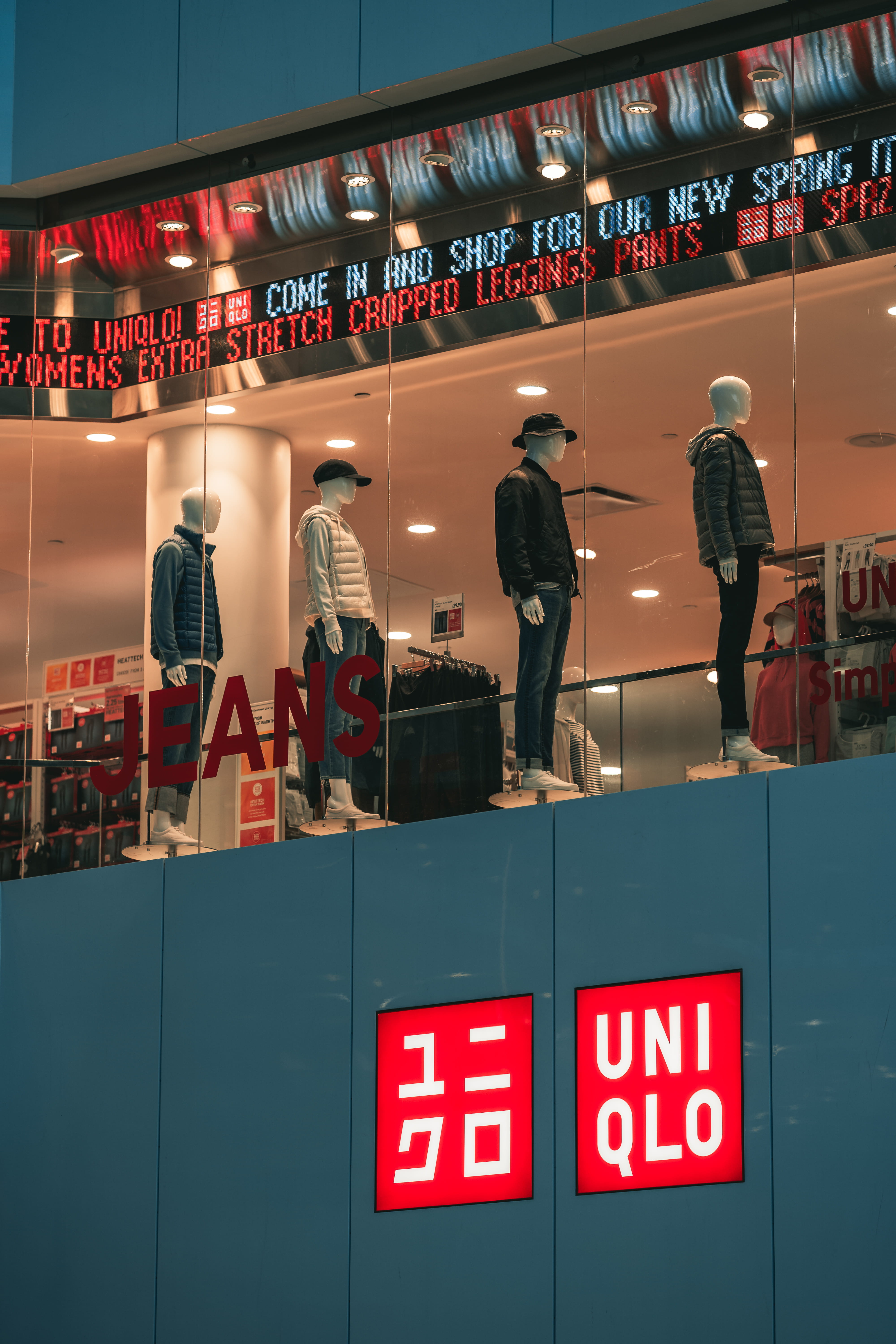 standing, women, indoors, red, person, parliament, apparel, boutique, accessory, shop, store, number, four, window display, inside, illuminated, leisure activity, Phone HD Wallpaper