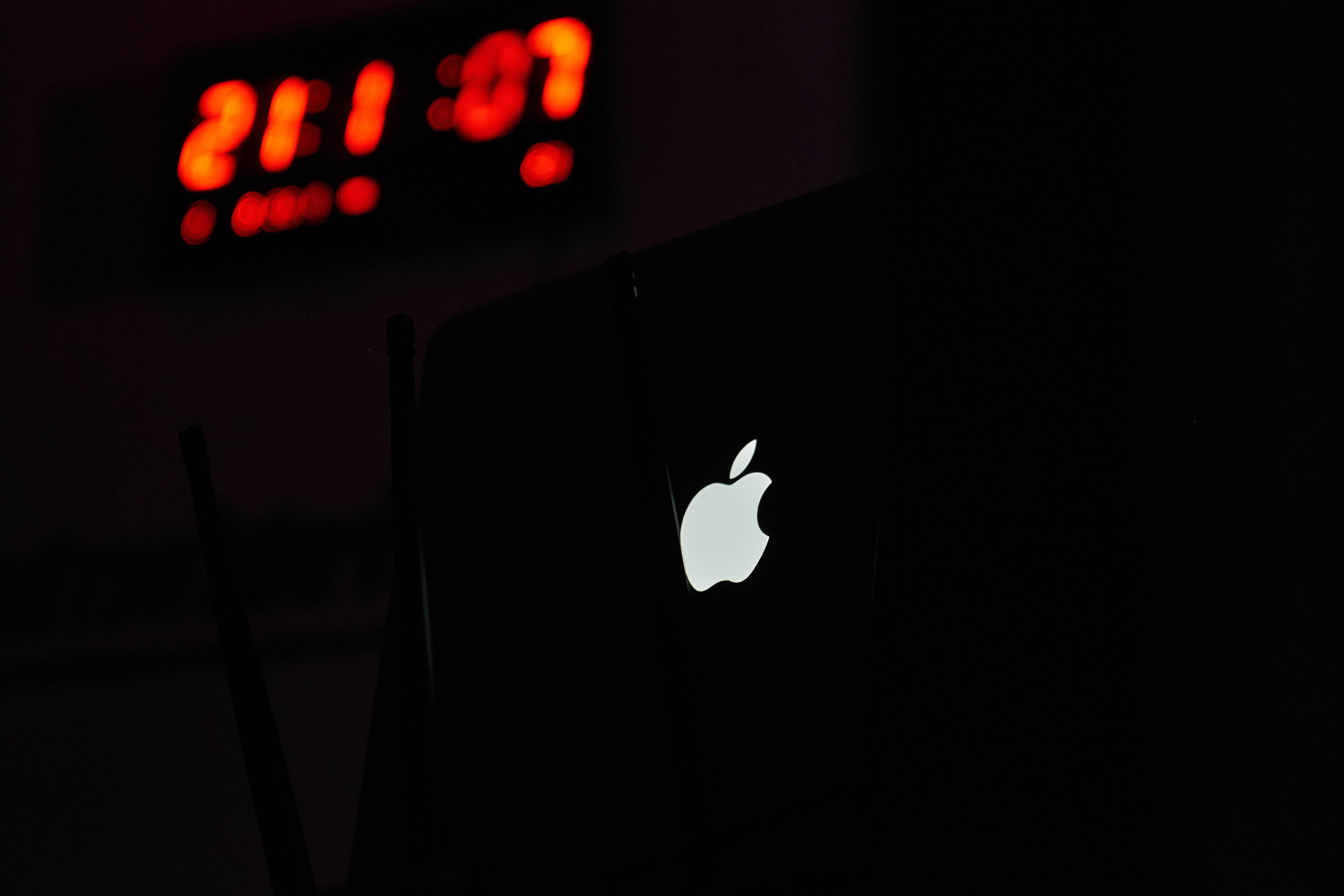 cell phone, scoreboard, alarm clock, digital clock, 4K, symbol, ipod, iphone, cowbell, close-up, music, led, electronics, illuminated, silhouette, time, HD Wallpaper