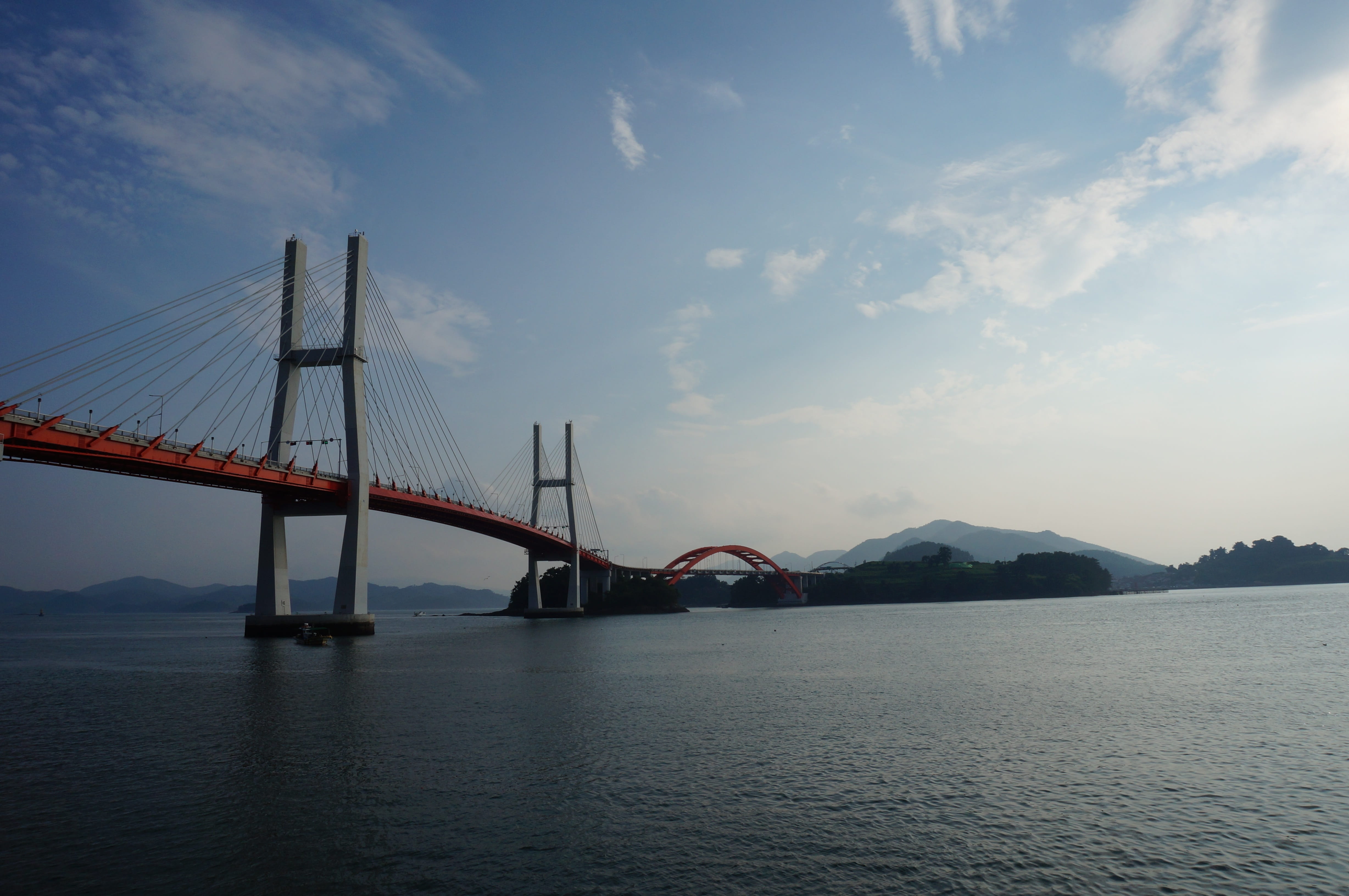 bridge - man made structure, built structure, bridge 0 won, bay, tourism, sky, travel destinations, waterfront, travel, sacheon, sichuan samcheonpo bridge, HD Wallpaper