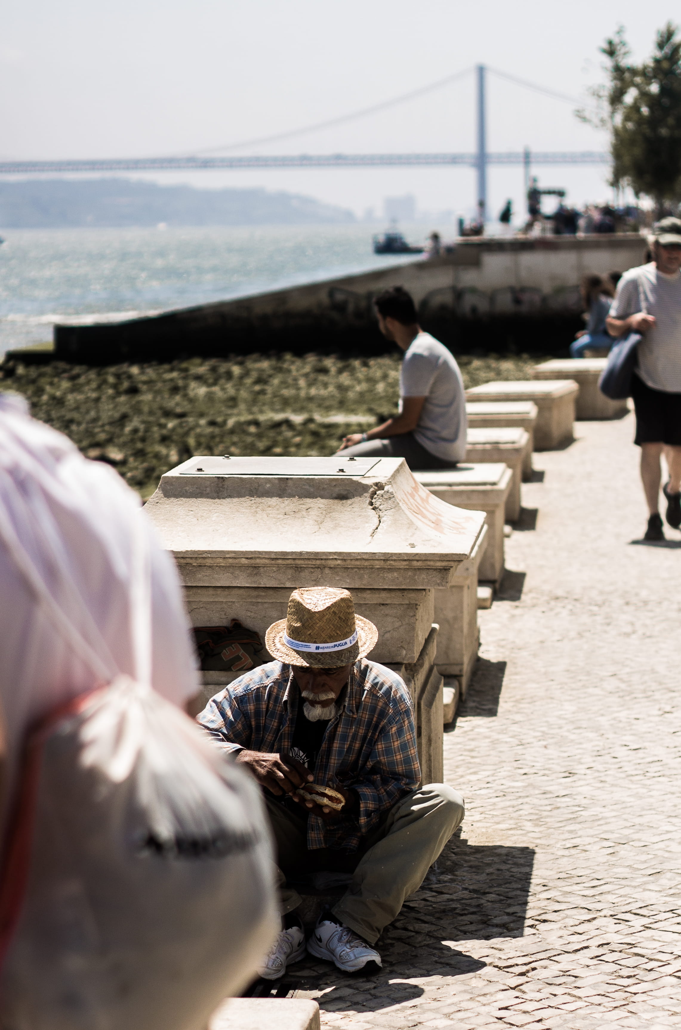 people, lisbonne, water, group of people, rear view, sunlight, transportation, lifestyles, homeless, incidental people, photography, sitting, floor, inconnu, Phone HD Wallpaper