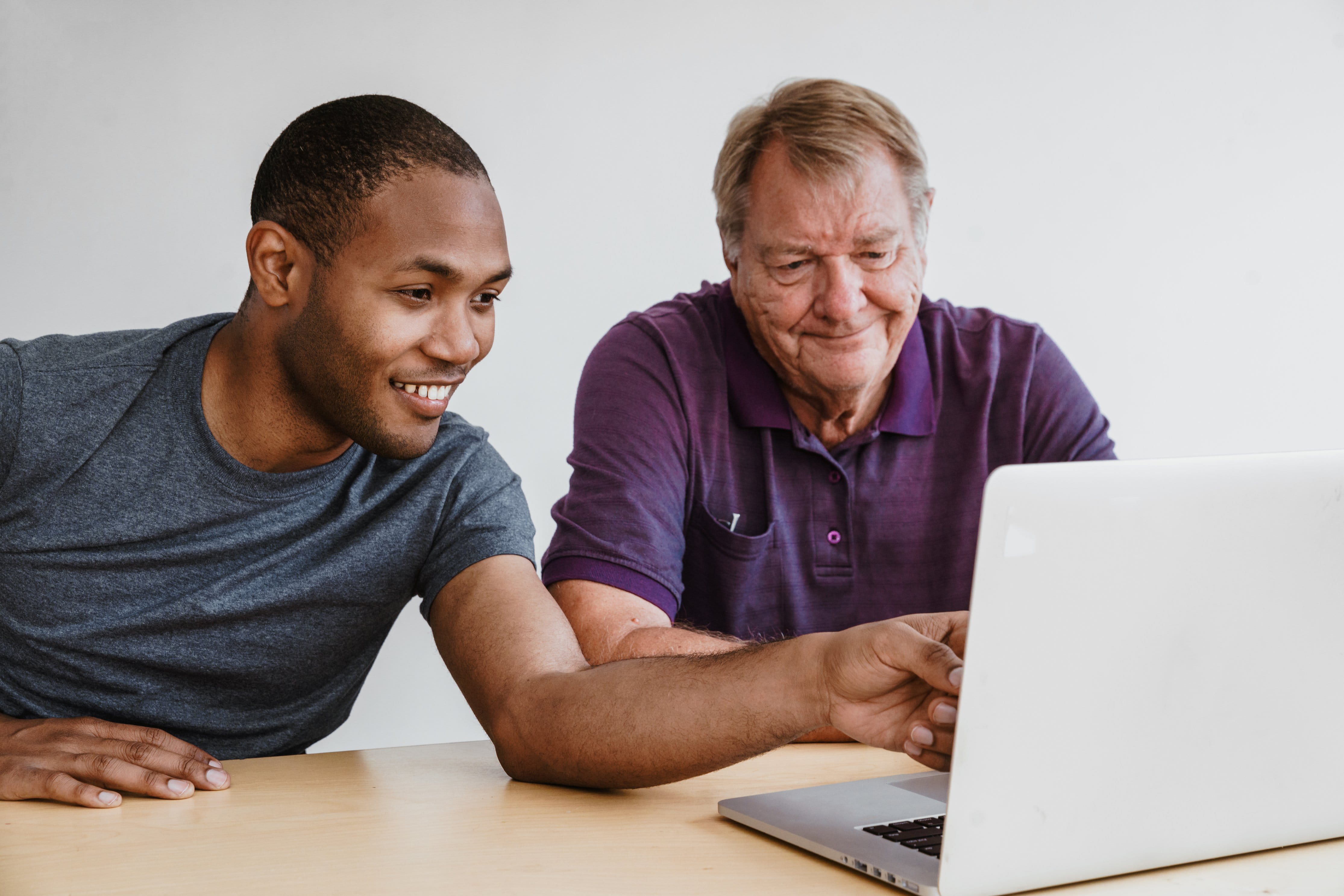 communication, Laptop, surfing the net, indoors, old, wireless technology, adult, connection, Men, Senior, Technology, couple - relationship, mature men, HD Wallpaper