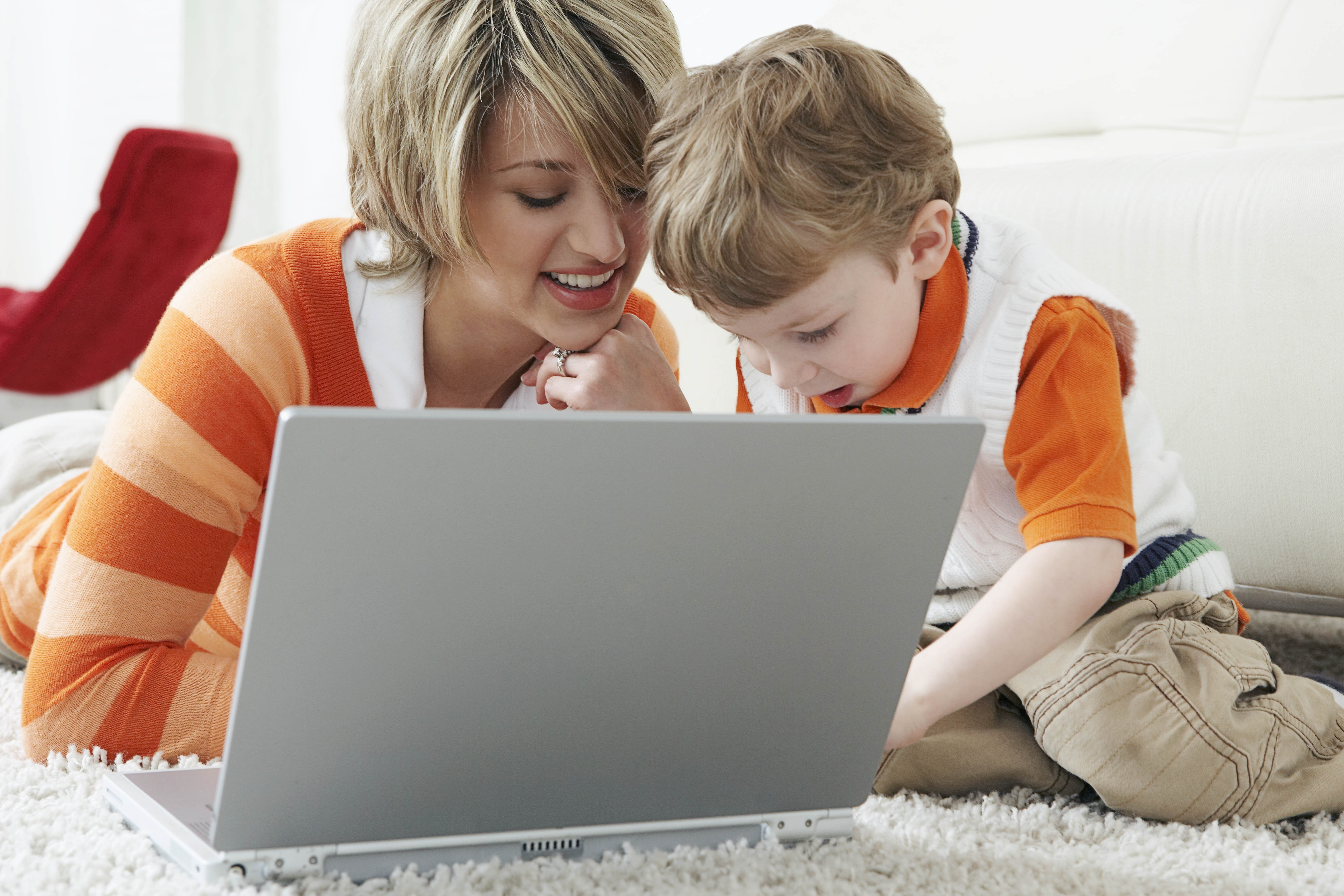 wireless Technology, blond Hair, sister, connection, computer, joy, girls, daughter, caucasian Ethnicity, internet, mother, small, childhood, togetherness, HD Wallpaper