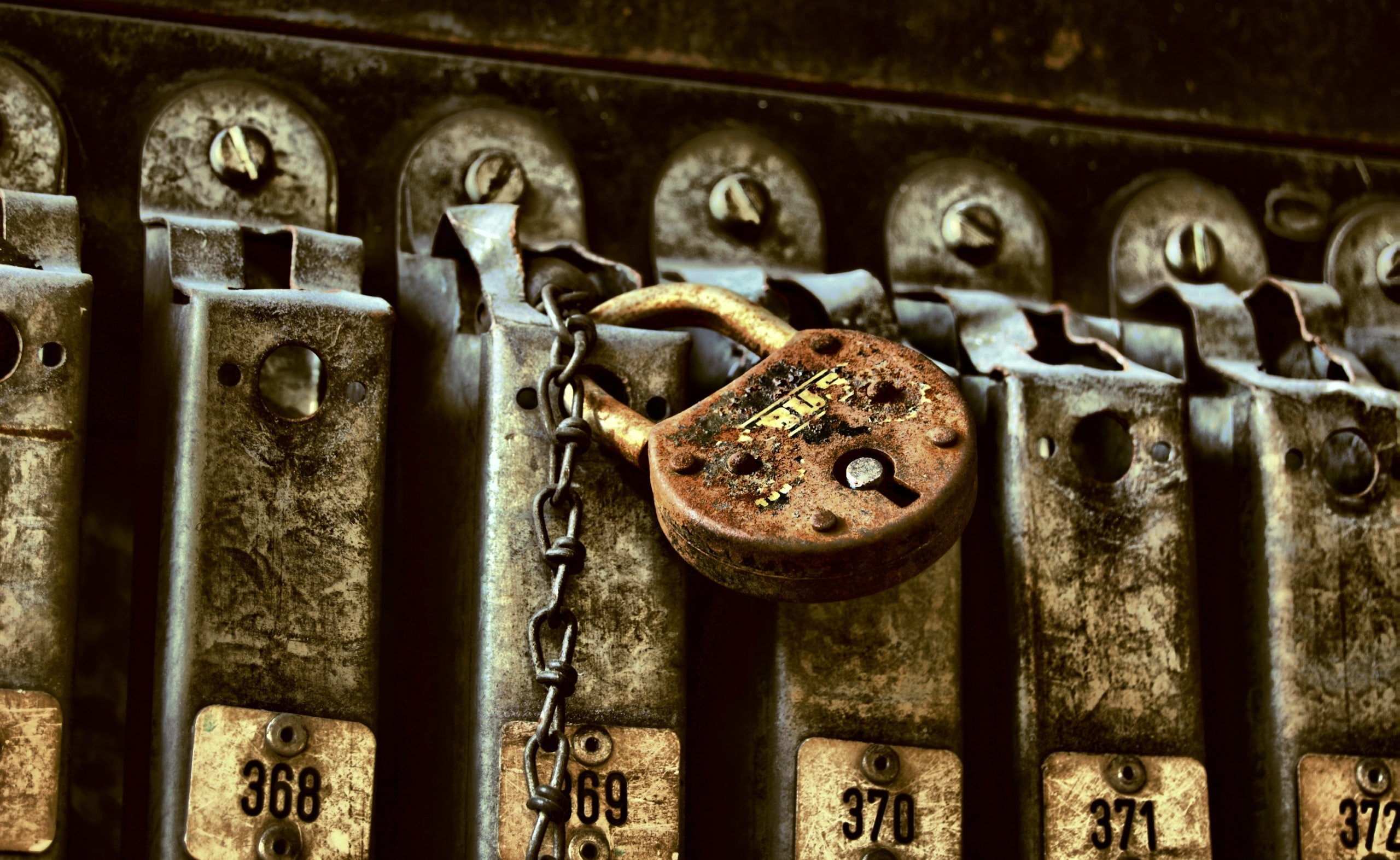 Vintage, close-up, control, no people, machine part, protection, abandoned, safety, lock, selective focus, indoors, brown, Rusty, weathered, HD Wallpaper