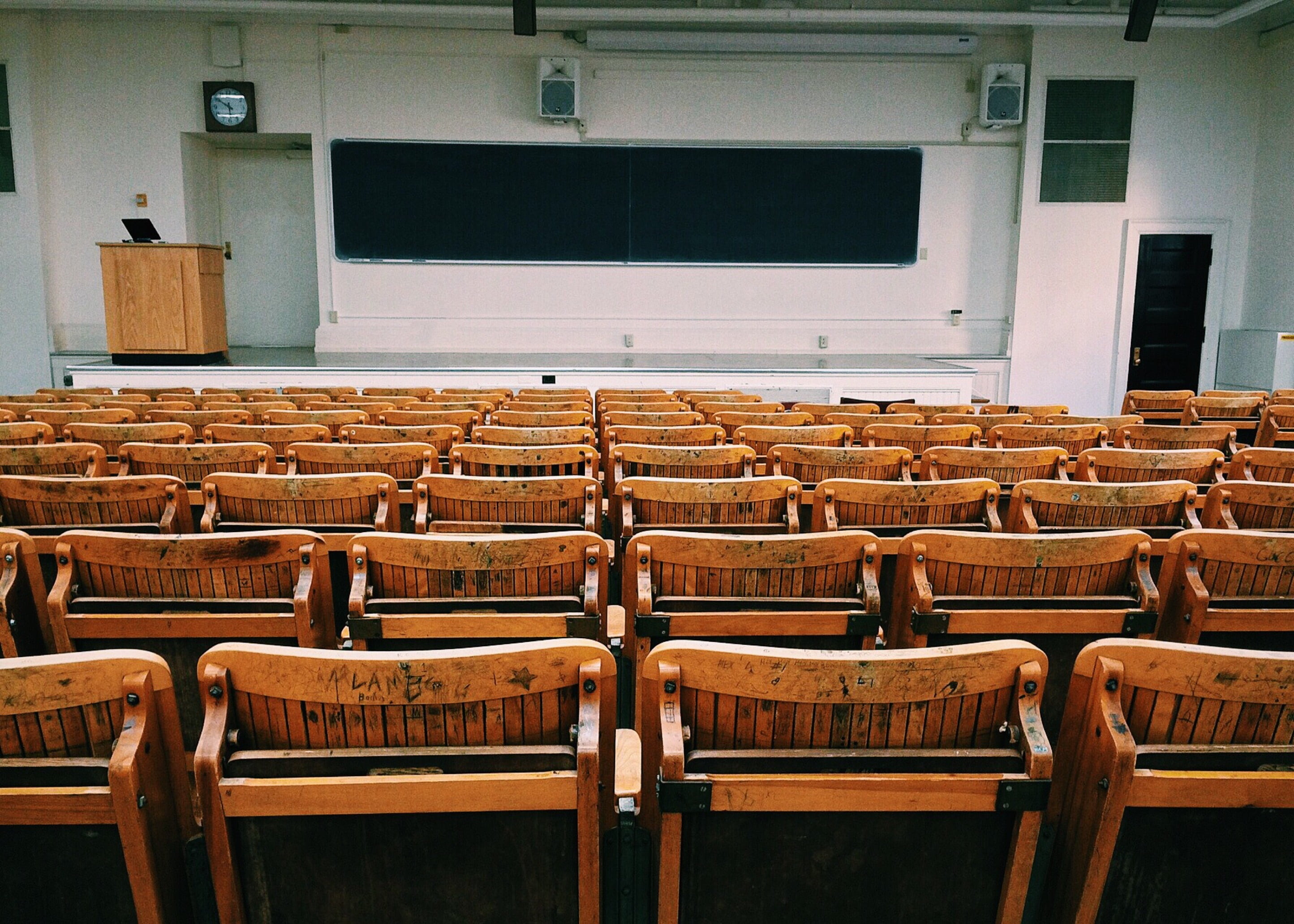 seat, lectern, empty, furniture, indoors, absence, auditorium, arrangement, in a row, architecture, university, college, arts culture and entertainment, HD Wallpaper