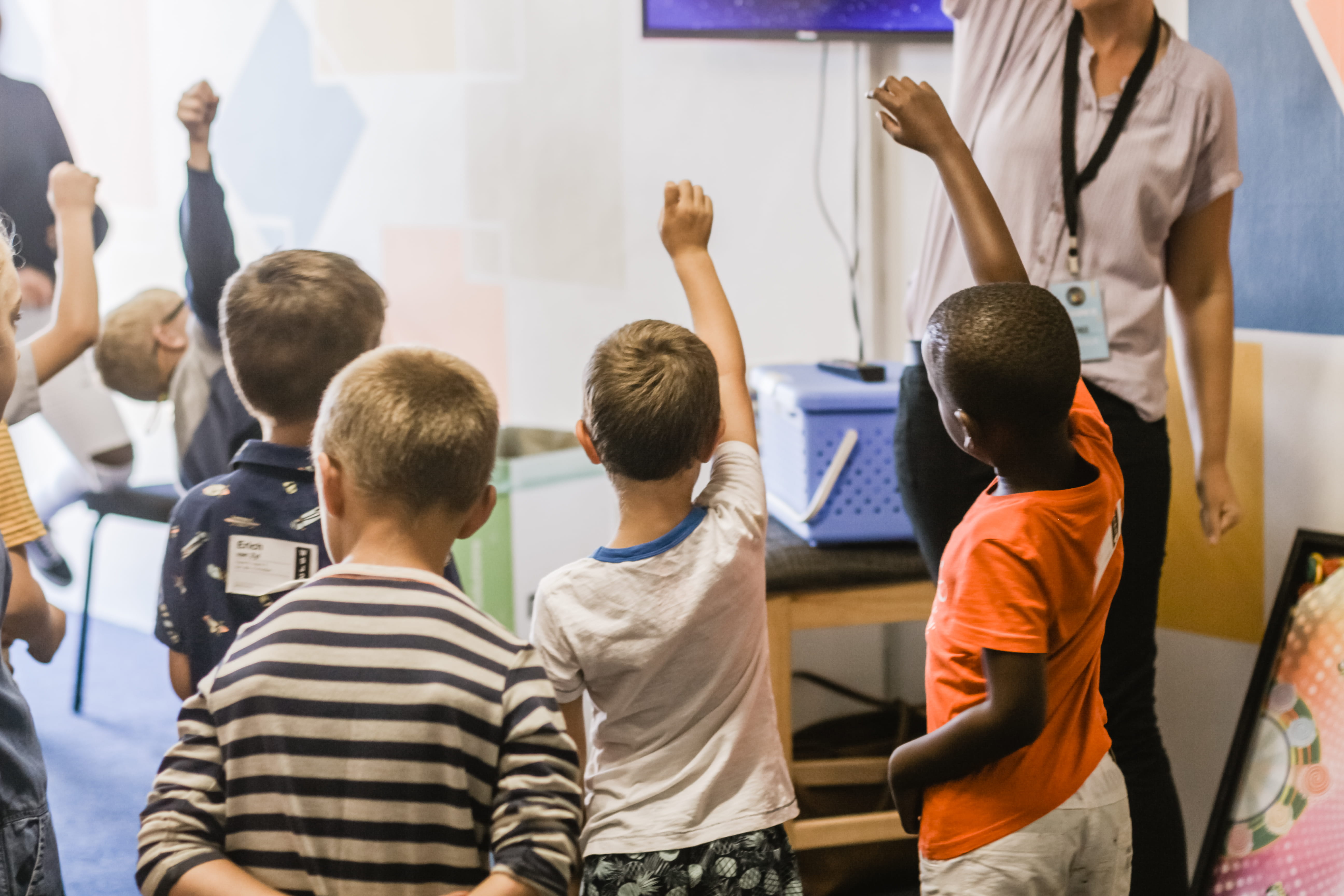white board, child, learning, spire, women, teaching, electronics, children, teenager, classroom, human arm, conference room, men, adolescence, clothing, HD Wallpaper