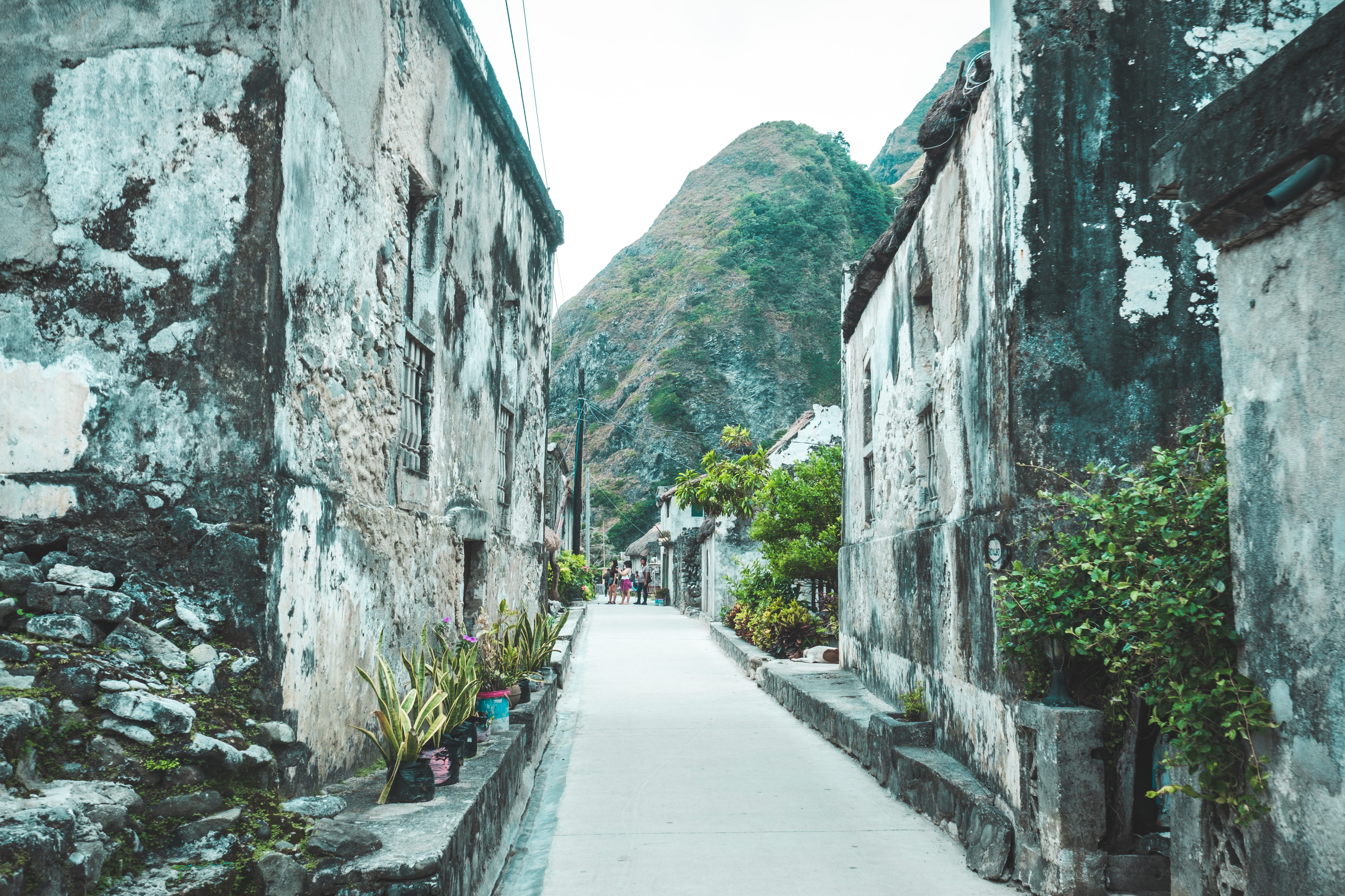 formation, pavement, building exterior, sidewalk, path, day, architecture, incidental people, mountain, 5K, garden, nature, arbour, walkway, direction, HD Wallpaper