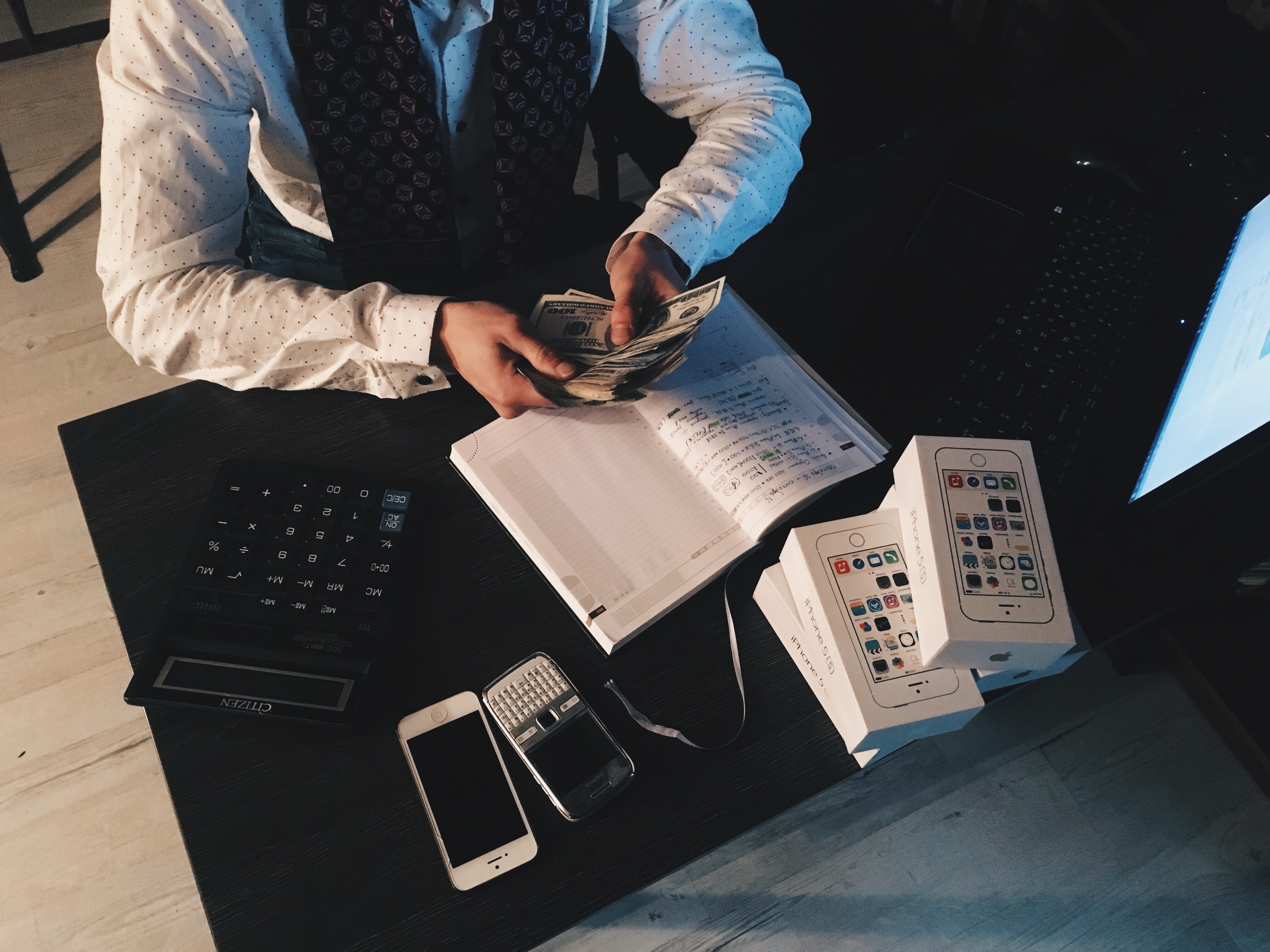 high angle view, office, business person, table, smartphones, working, connection, iphone, commerce, keyboard, desk, internet, banknotes, businessman, screen, HD Wallpaper