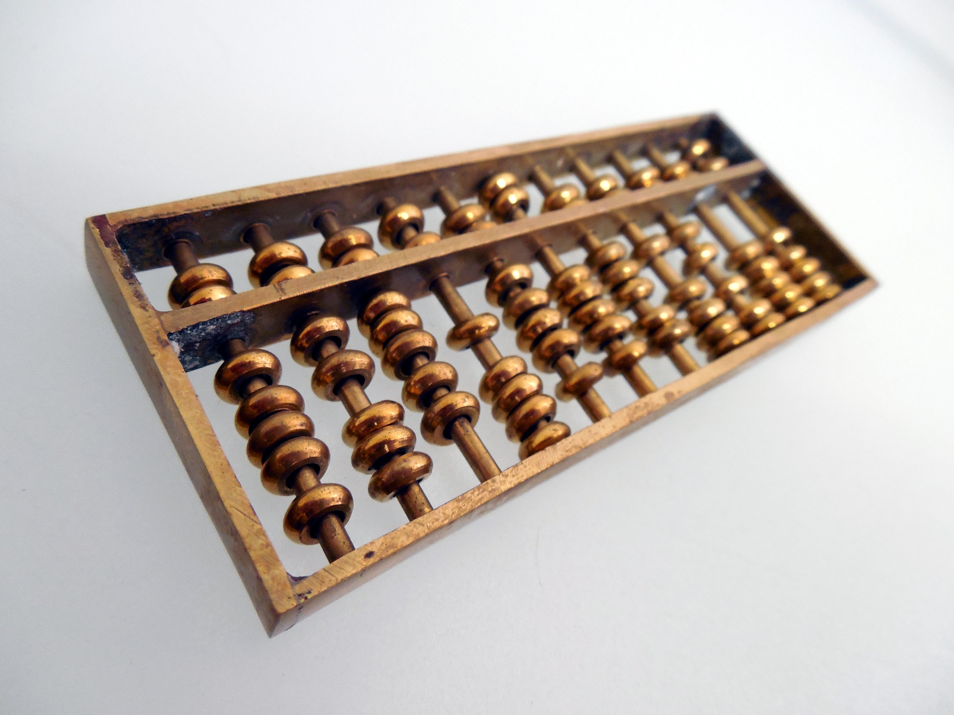 abacus, computational aids, technology, studio shot, no people, finance, obsolete, white background, mathematics, calculator, 2K, close-up, arts culture and entertainment, HD Wallpaper