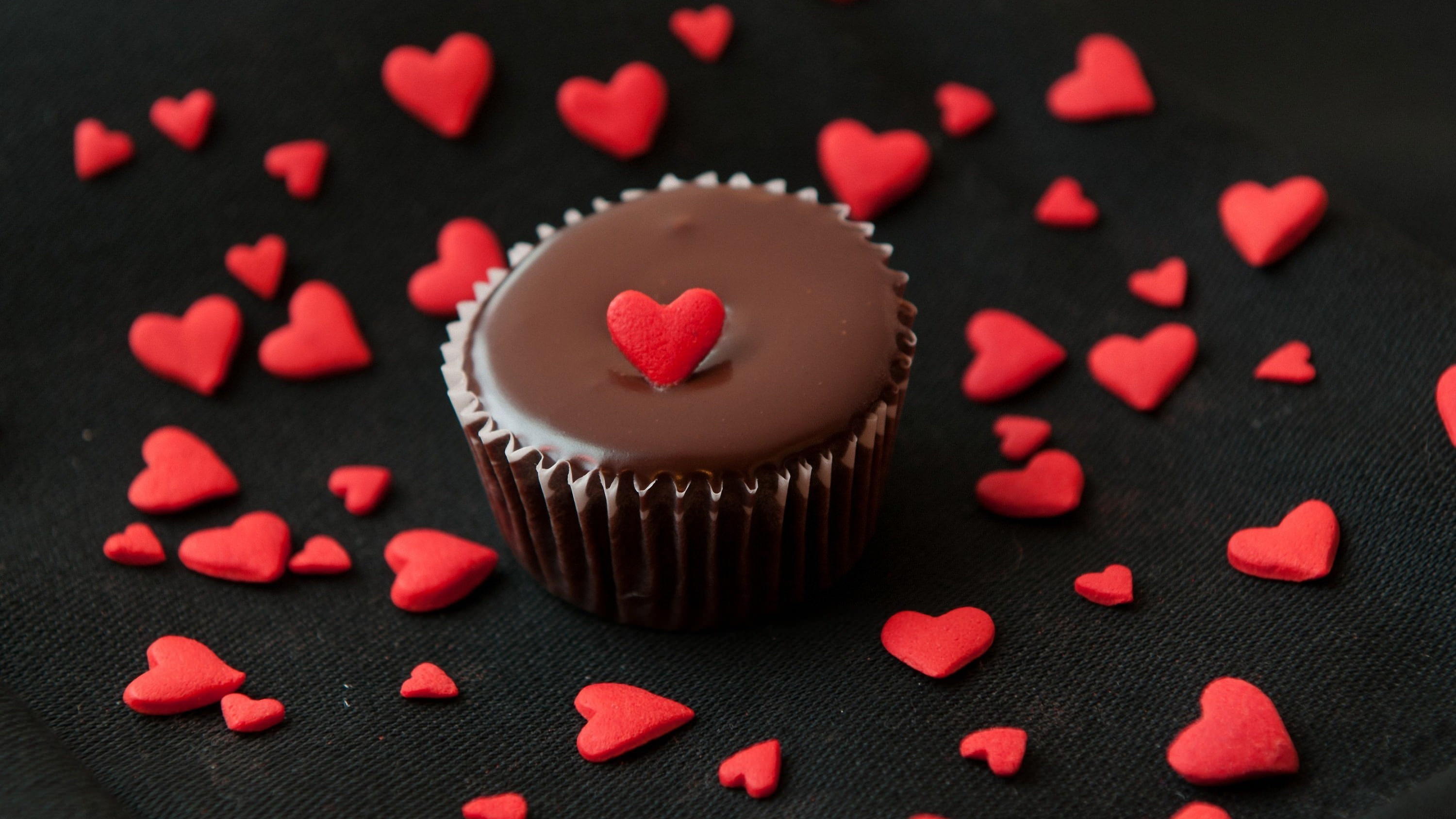 pink color, food, dessert, cupcakes, no people, sprinkles, sweet food, freshness, icing, celebration, chocolate cake, cupcake holder, muffin, sweet, food and drink, HD Wallpaper