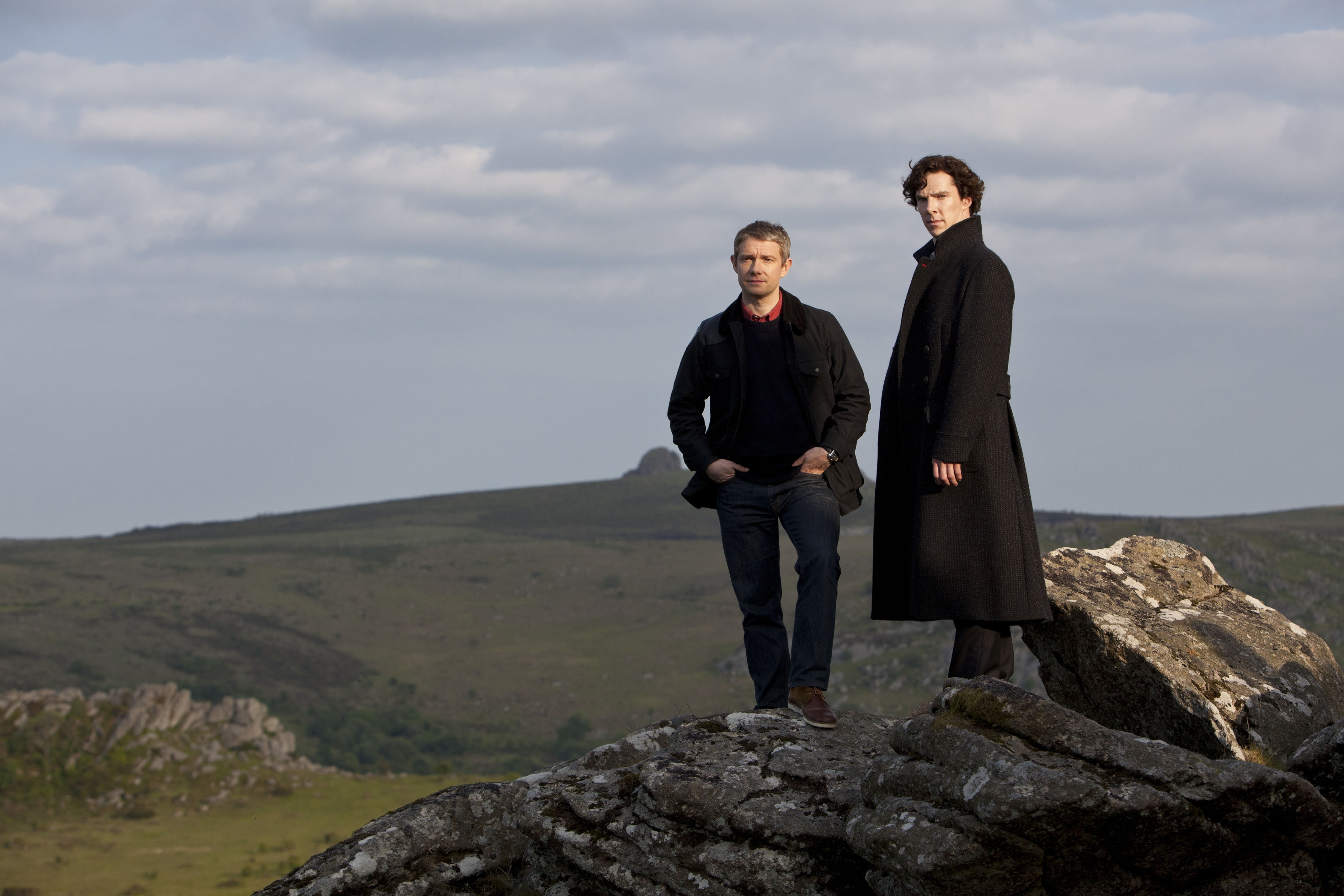copy Space, mountains, stylish, love, cumberbatch, females, male Beauty, young Men, martin freeman, friendship, actor, sky, standing, lifestyles, rock, HD Wallpaper