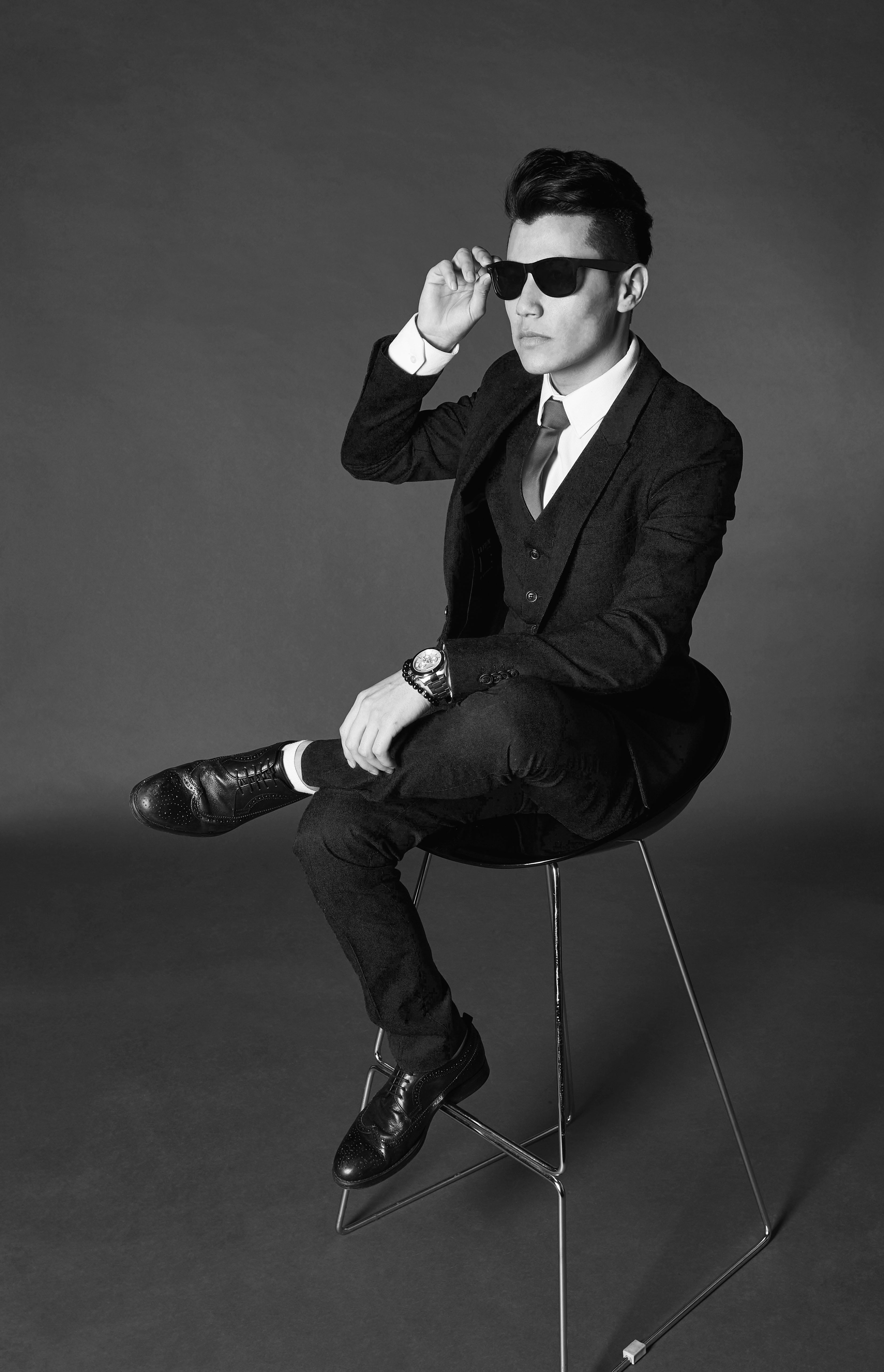holding, man, one person, sunglasses, lifestyles, business, black-and-white, retro, studio shot, adult, looking away, suit, glasses, person, men, 5K, young men, Phone HD Wallpaper