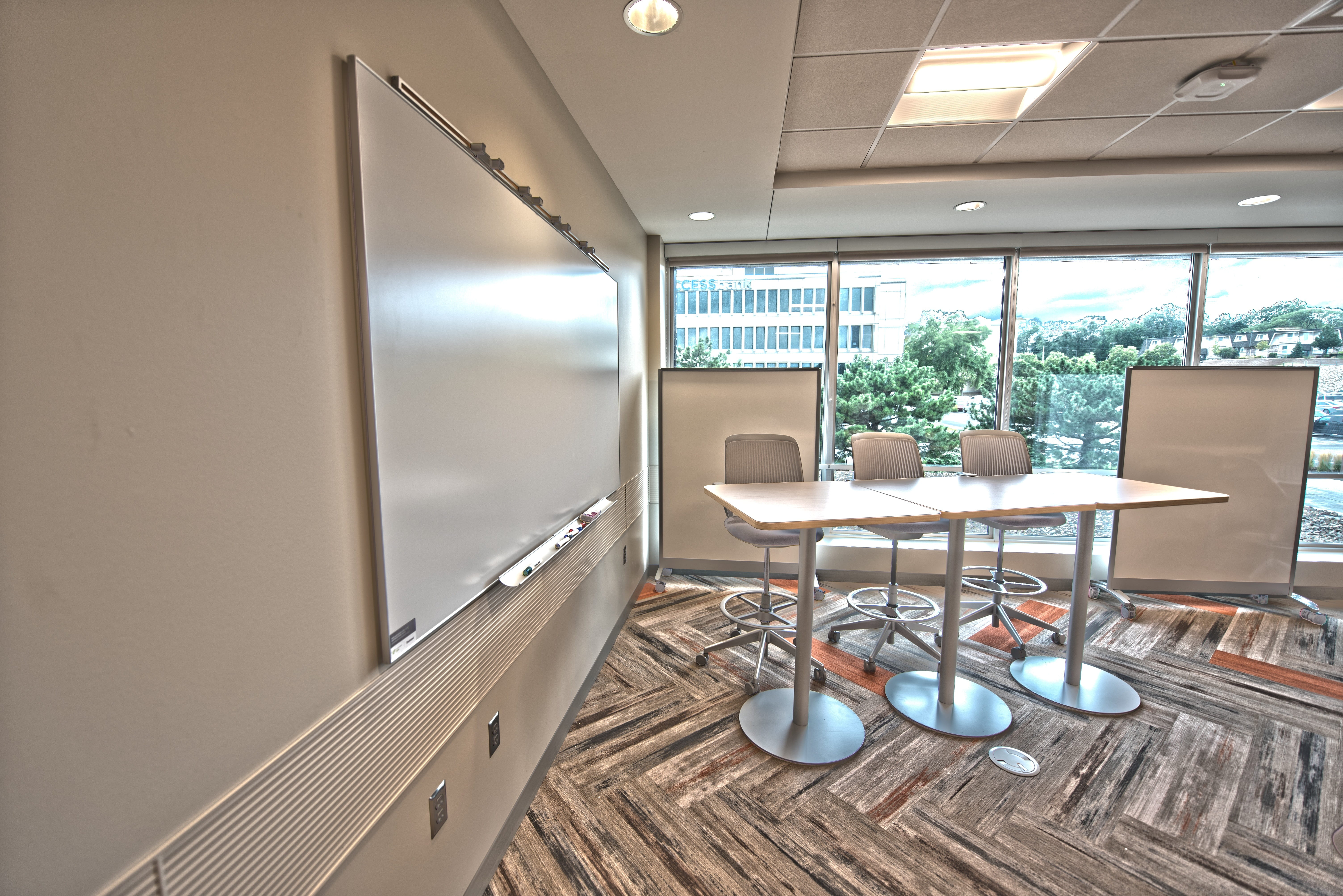 5K, chair, flooring, no people, business, erase, absence, window, learning, board, dry, wood - material, empty, school, whiteboard, front, architecture, HD Wallpaper
