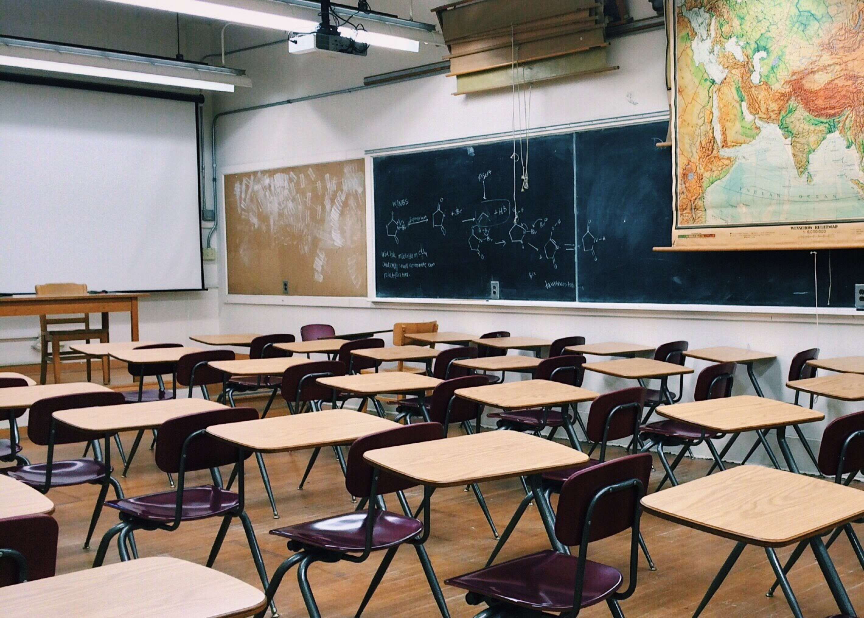 board, learning, table, 2K, elementary school, school building, school, absence, furniture, indoors, desk, lecture, lecture hall, classroom, no people, HD Wallpaper