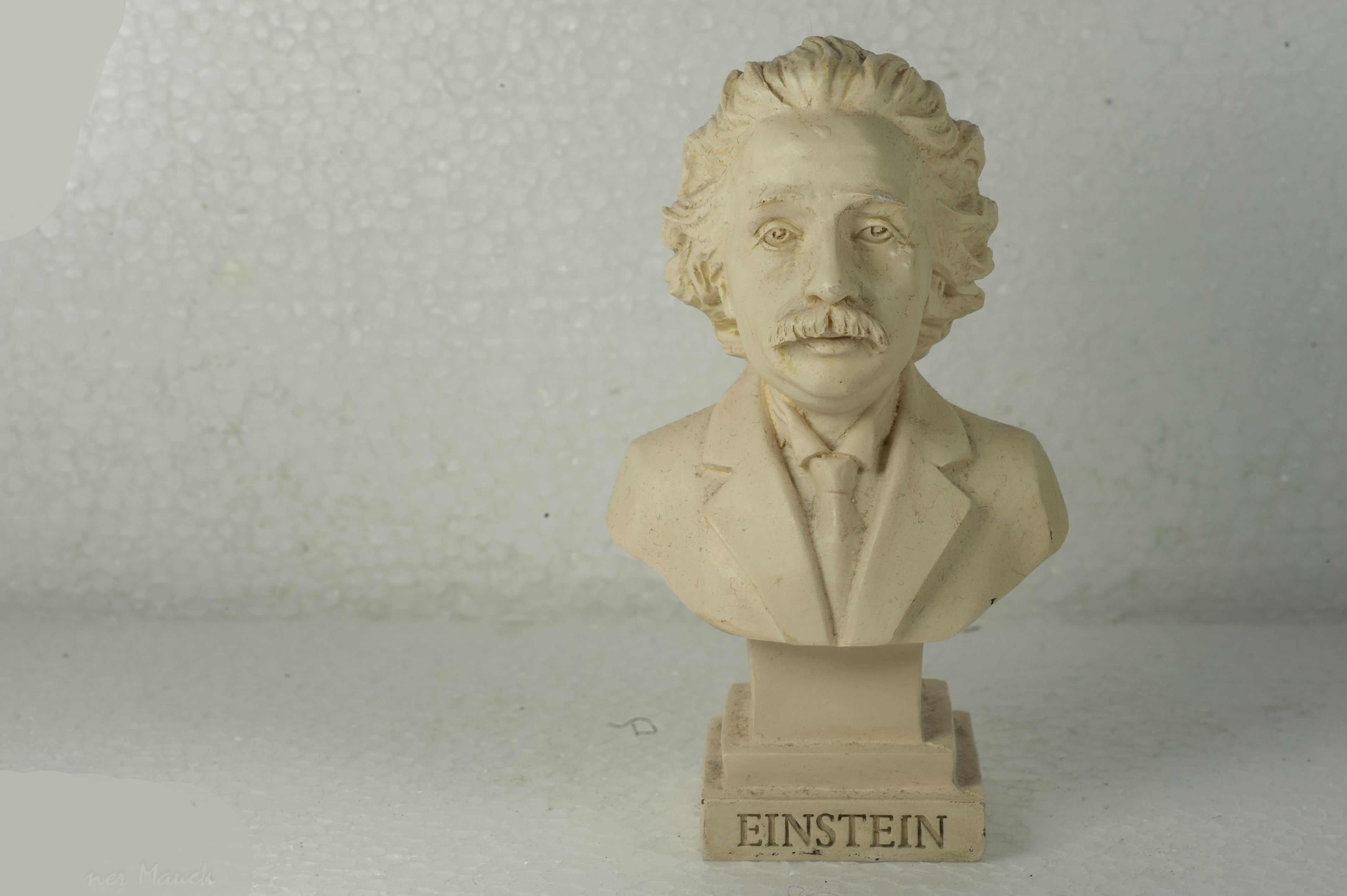 sculpture, antique, day, architecture, human representation, representation, einstein, close-up, art and craft, bust, the past, albert, indoors, male likeness, HD Wallpaper
