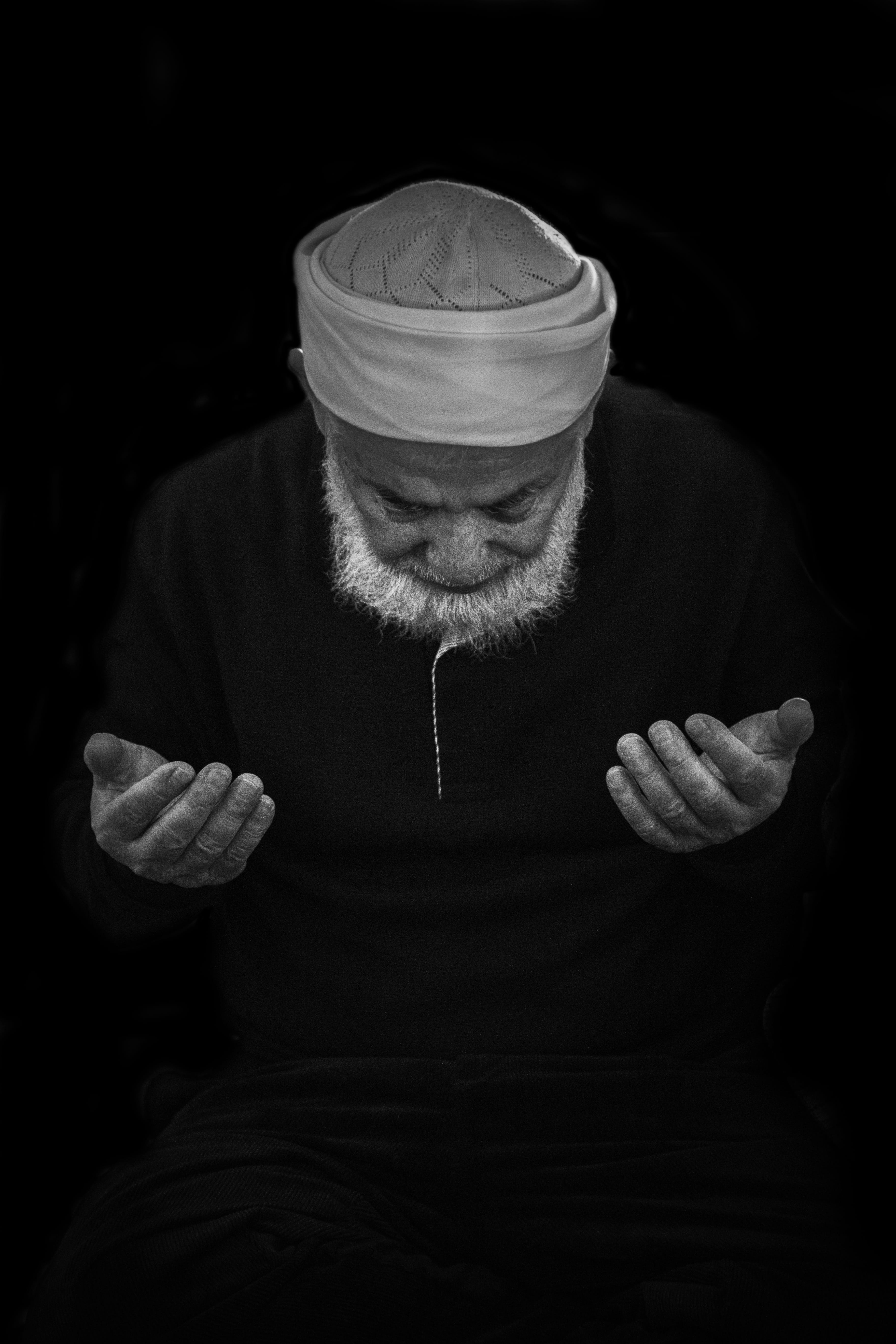 islam, portrait, hood, islamic, casual clothing, leisure activity, studio shot, beard, lifestyles, turban, one person, front view, oil lamp, old, 5K, mature men, Phone HD Wallpaper
