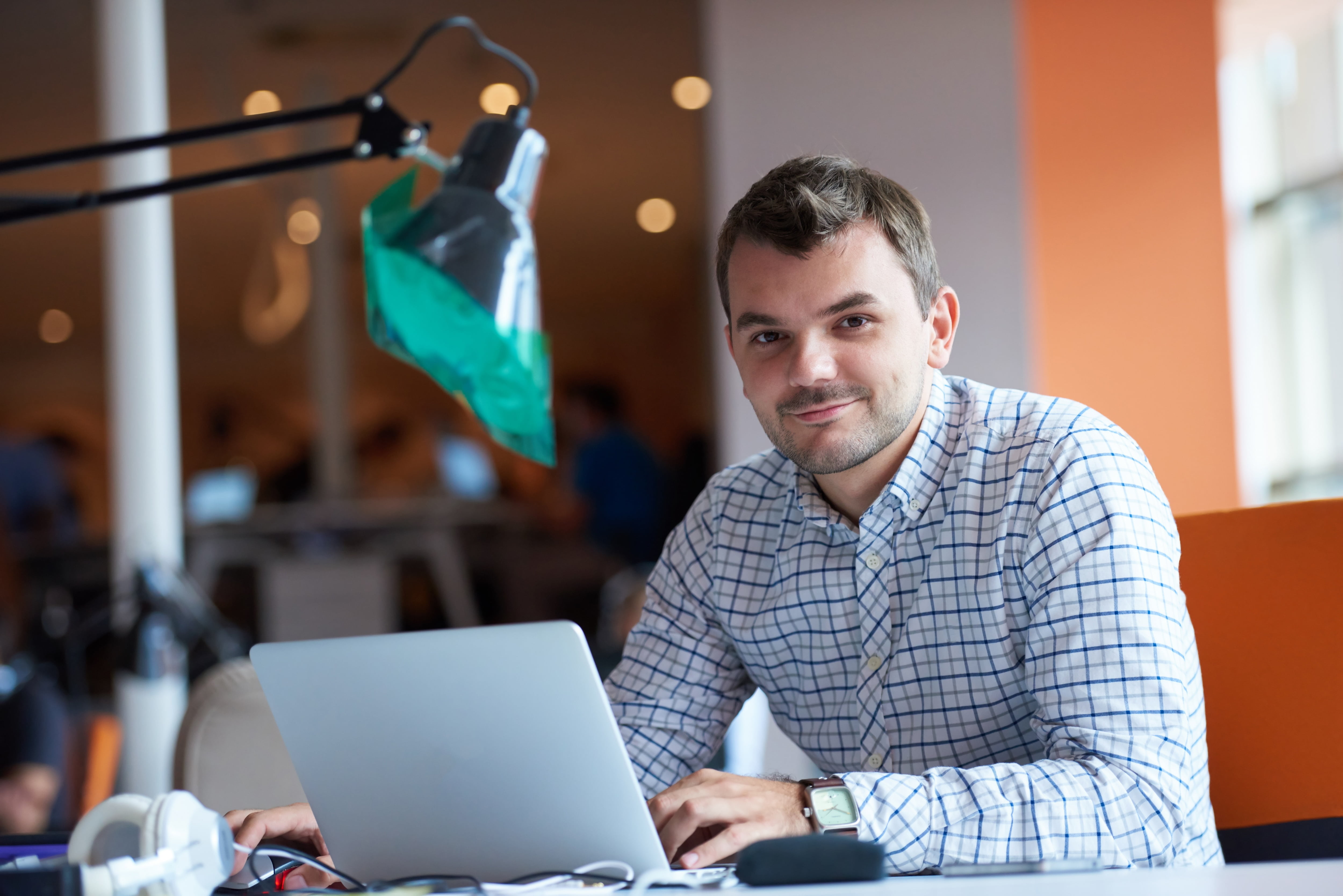 business person, males, laptop, communication, undertake, men, man, one man only, working, computer, using, one person, businessman, new business, business, HD Wallpaper