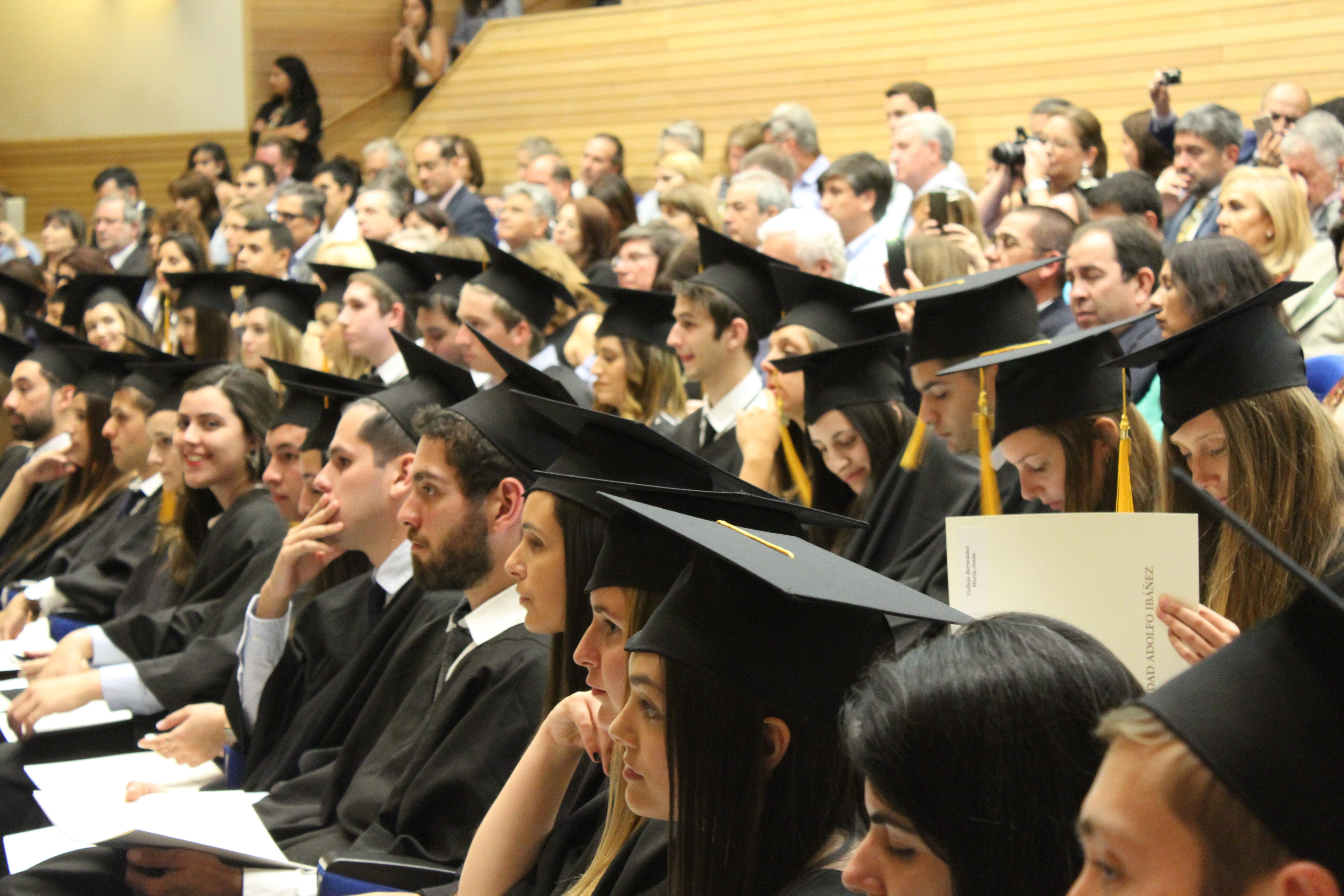 adult, sitting, real people, university, large group of people, school, women, mature men, 5K, communication, diploma, graduate, audience, meeting, hat, HD Wallpaper