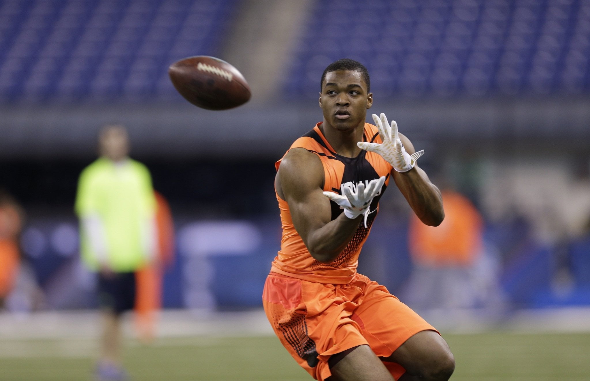 stadium, spectator, competition, group of people, determination, people, focus on foreground, clothing, sports uniform, men, nfl draft 2015, motion, nfl draft, HD Wallpaper