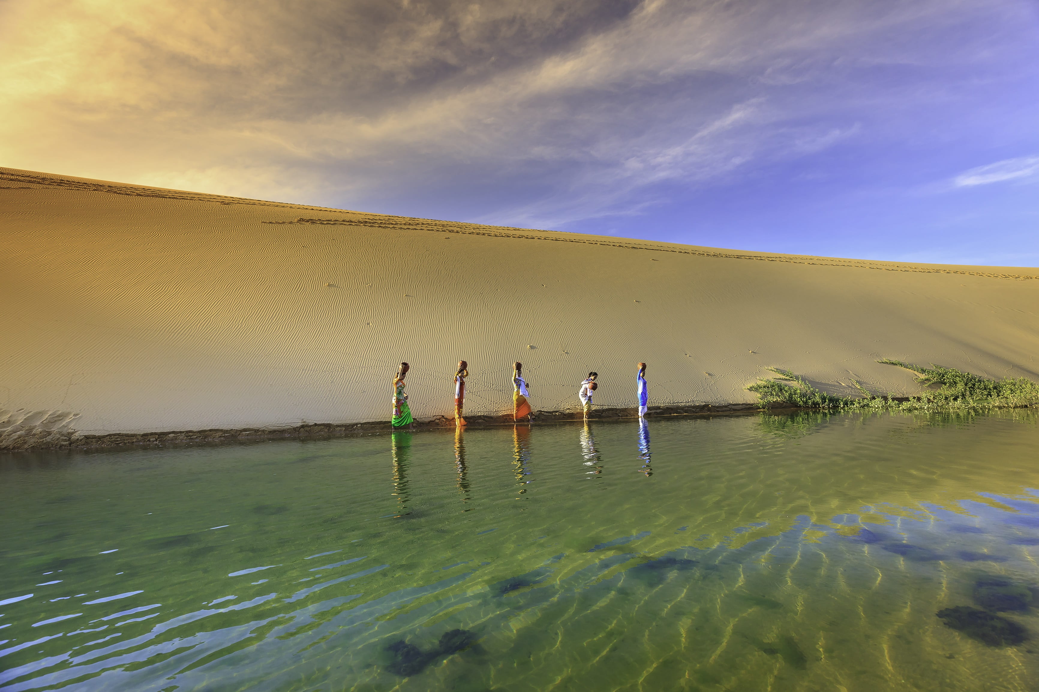 beauty in nature, cultural, sand, group of people, the girls, people, nature, reflection, culture native, clouds, day, vietnam, sand hill, woman, team lunước on top, HD Wallpaper