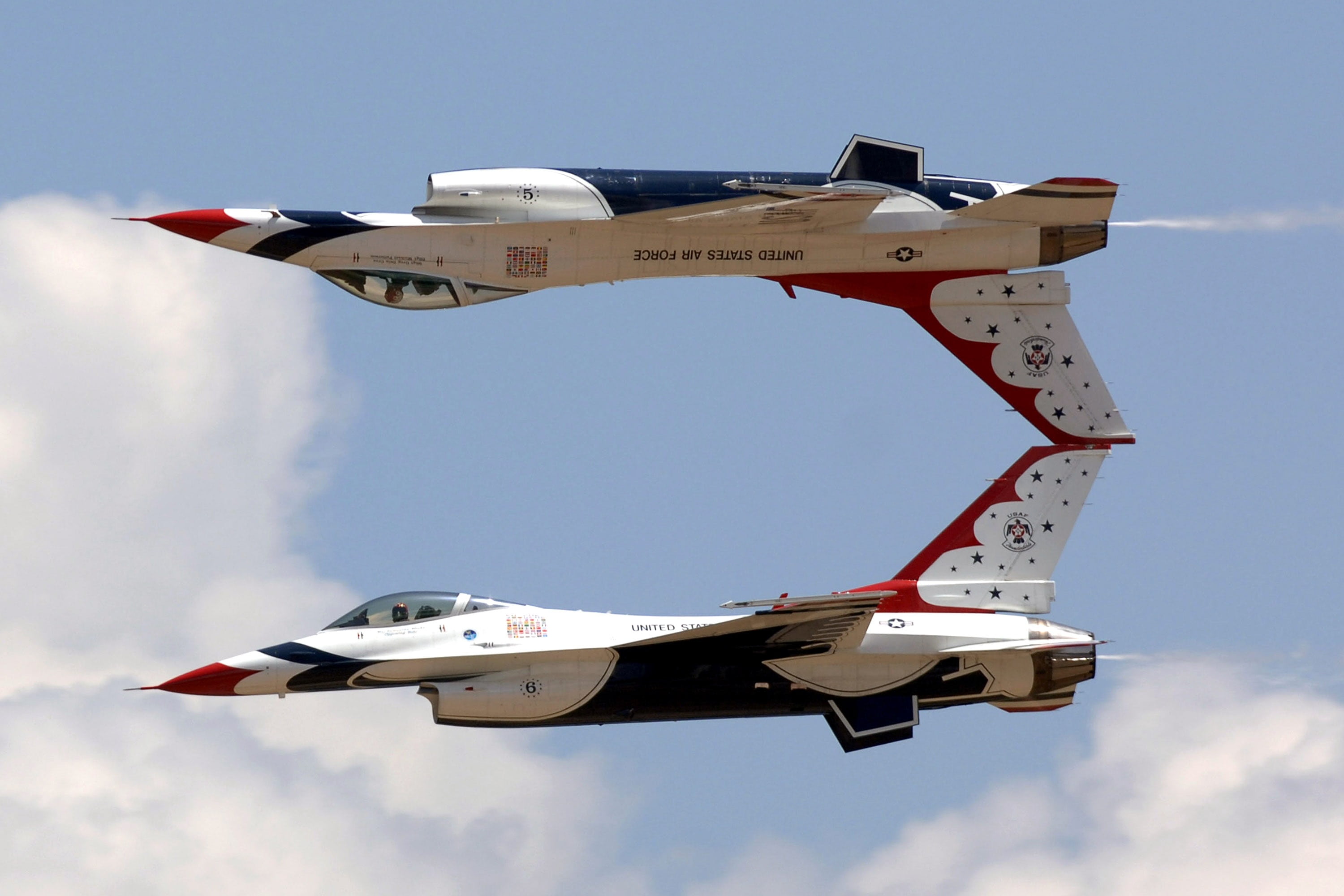 thunderbirds, teamwork, mirror, army, plane, motion, outdoors, single object, above, aerial demonstration, flying, two, no people, military, aerospace industry, HD Wallpaper