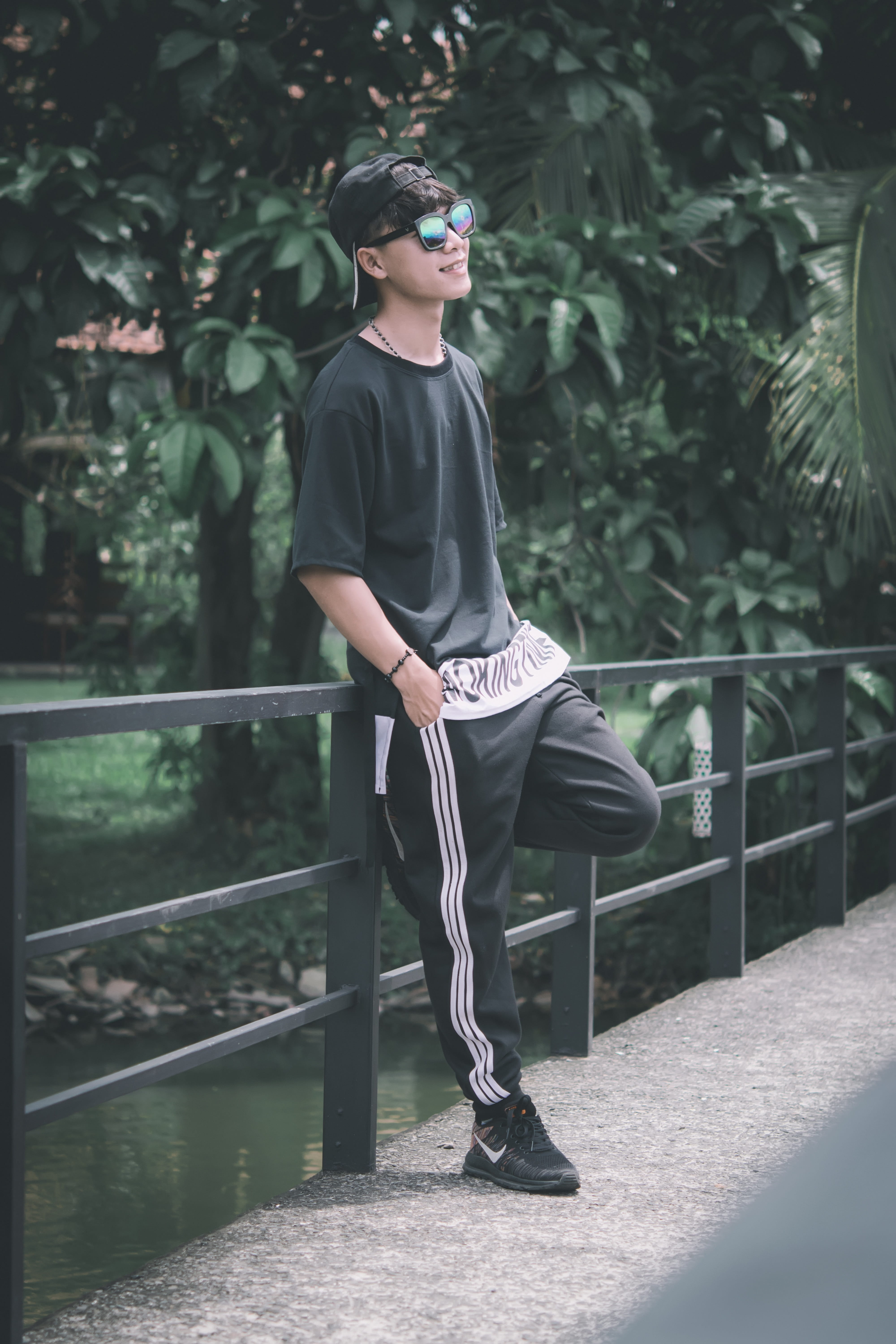 leisure activity, plant, lifestyles, personality piece, nature, looking, focus on foreground, teenager, real people, railing, sunglasses, time bonus, full length, Phone HD Wallpaper