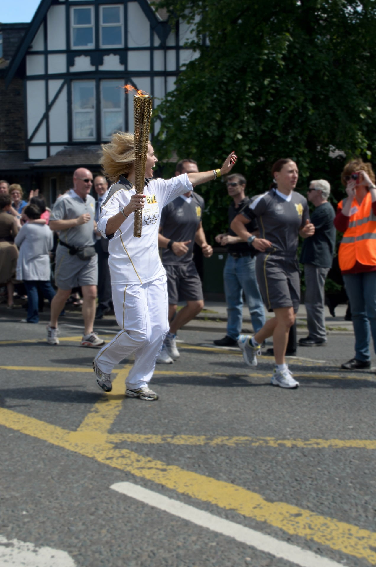 road marking, lifestyles, fire, runner, medals, women, athletics, men, outdoors, sport, olympic torch, adult, london, day, athlete, 1080P, power, symbol, Phone HD Wallpaper
