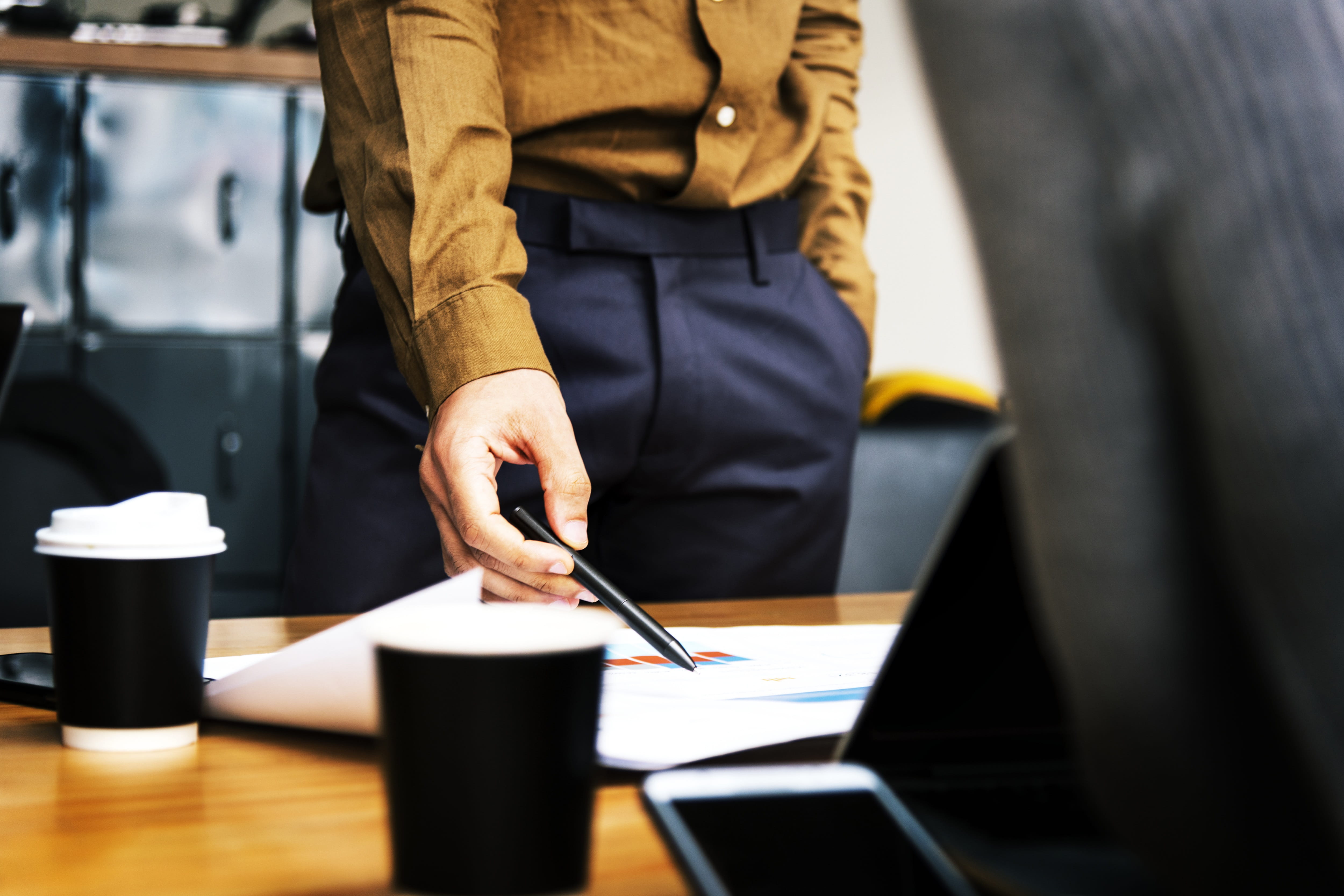 man, technology, corporate, midsection, holding, ceo, business, coffee, focus on foreground, wireless technology, company, busy, men, 4K, fashionable, HD Wallpaper