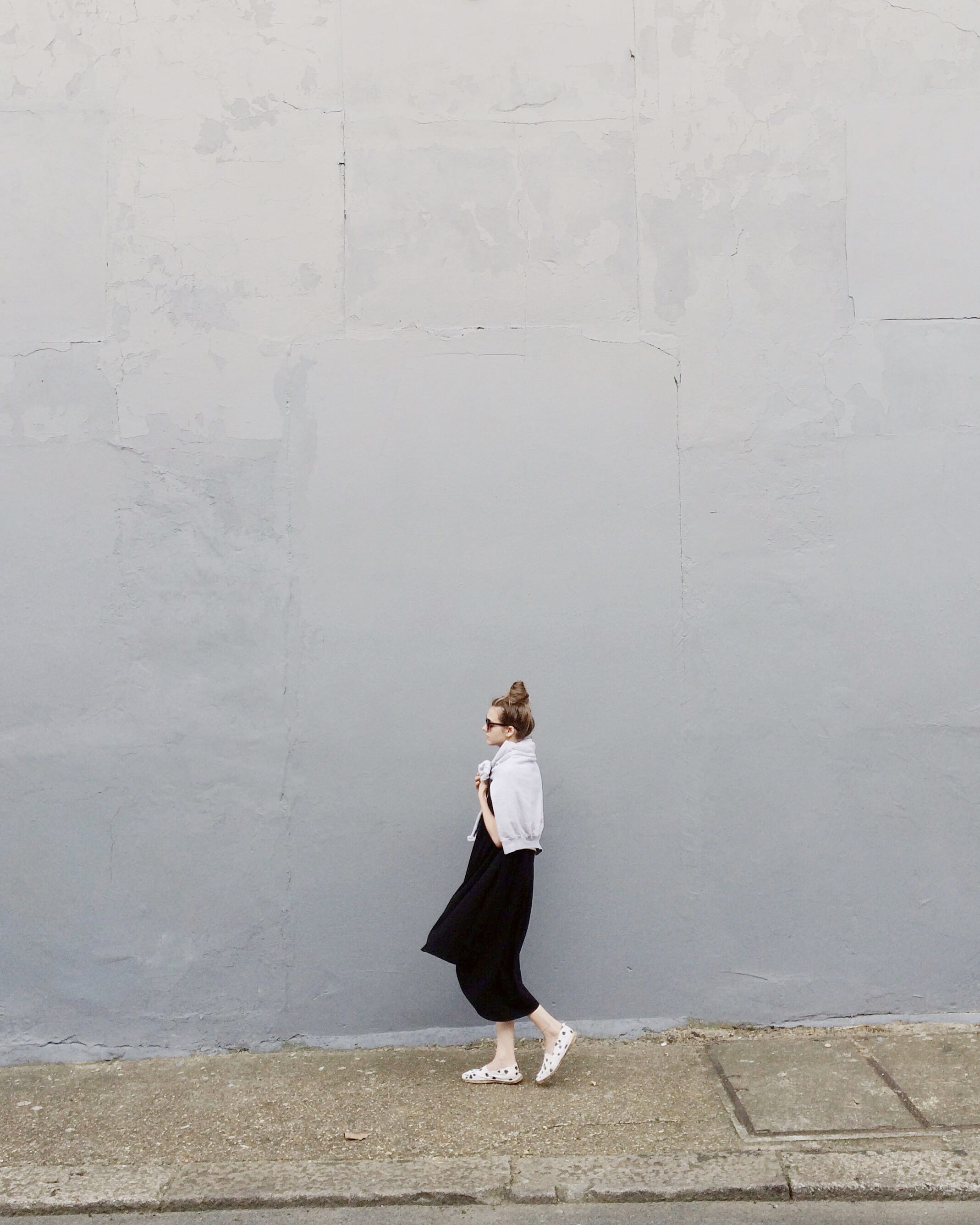 stone wall, wall - building feature, flats, full length, built structure, leader, motion, wear, dress, wall, pair, street, lifestyles, adult, 2K, concrete, Phone HD Wallpaper