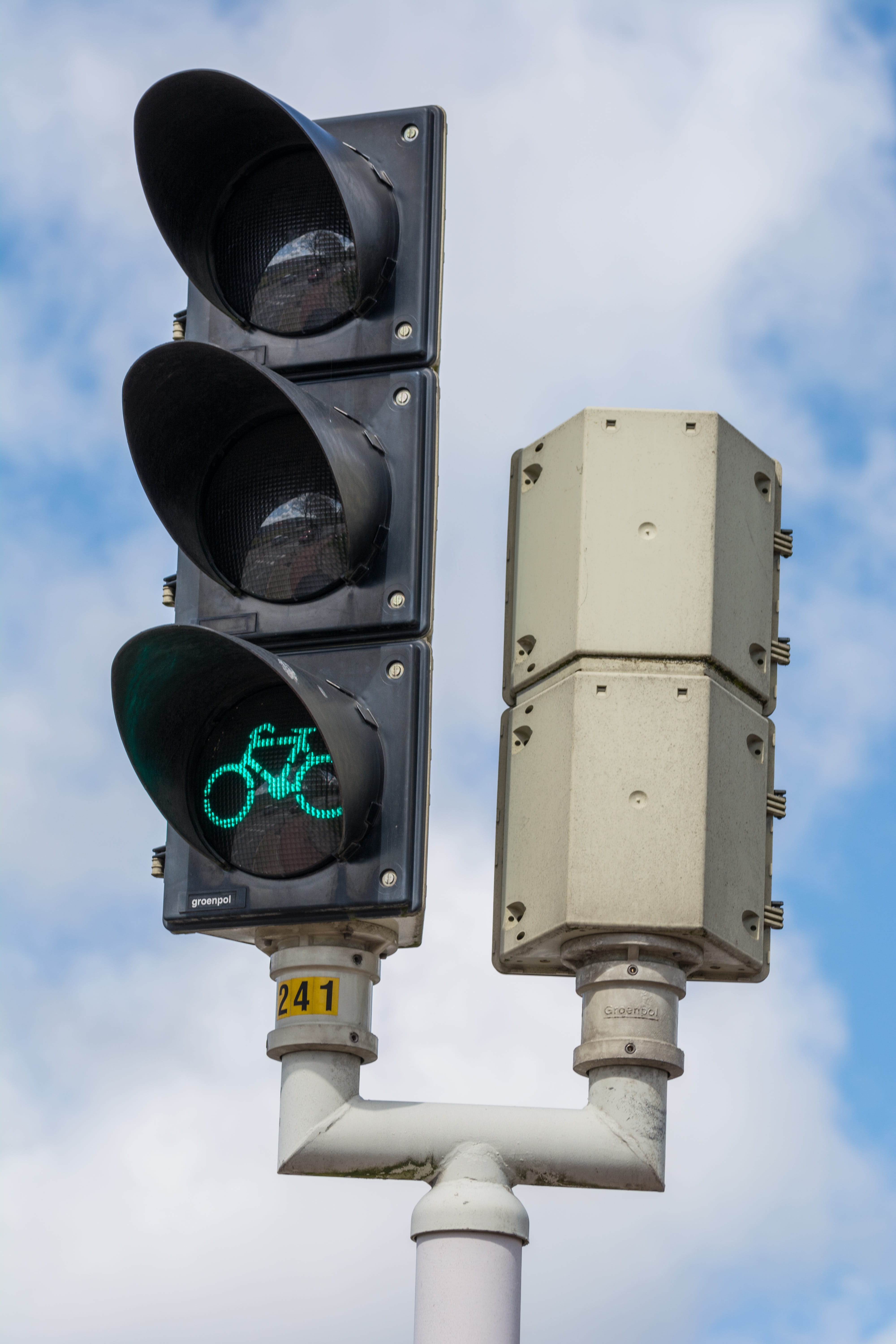 city, outdoors, appointments, road sign, bicycle, built structure, danger, light, agreement, traffic lights, cloud - sky, direction, good, green light, Phone HD Wallpaper