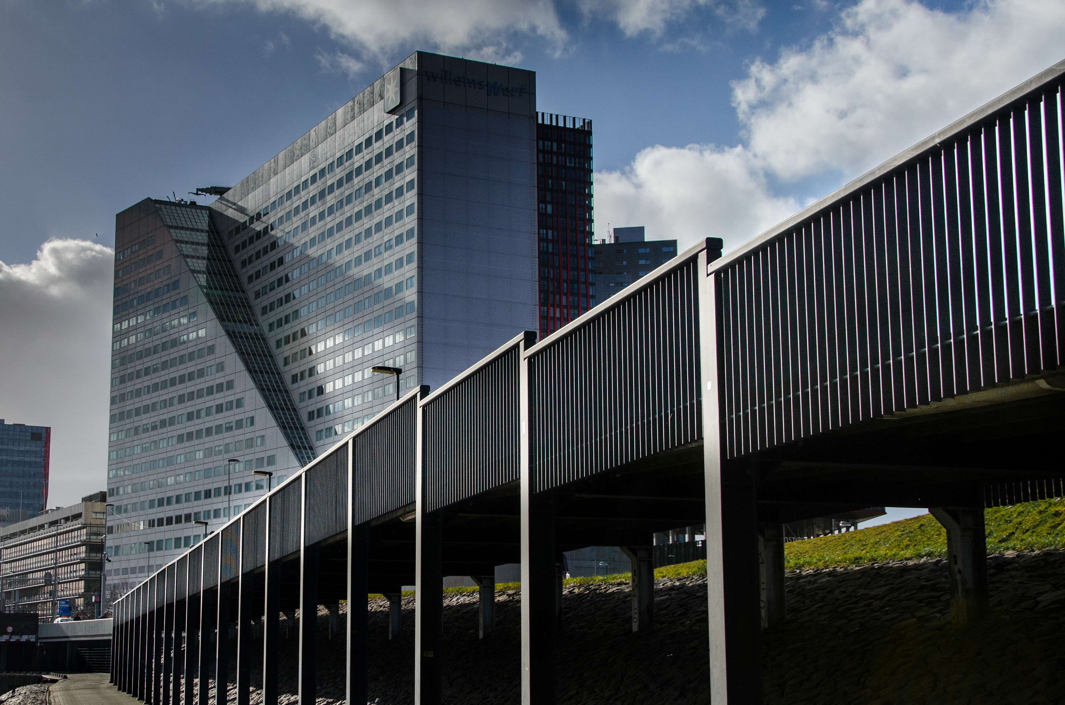 corporate, office building exterior, reflection, play of lines, business, public domain, low angle view, outdoors, metal, no people, glass - material, blue, HD Wallpaper