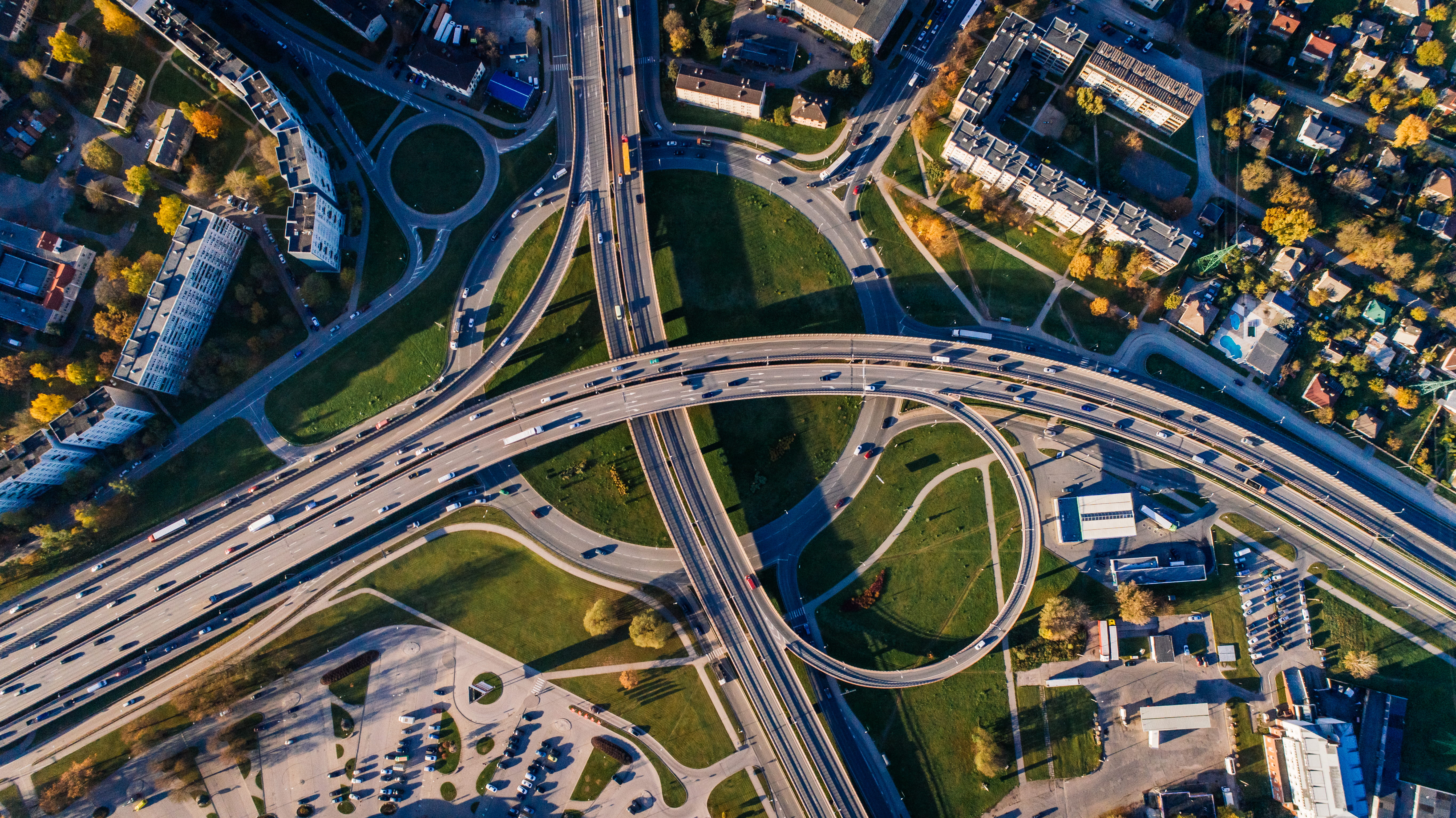 5K, real estate, no people, roads, high angle view, landscape, clouds, city street, sunny day, aerial view, royalty  images, highway, architecture, building exterior, HD Wallpaper