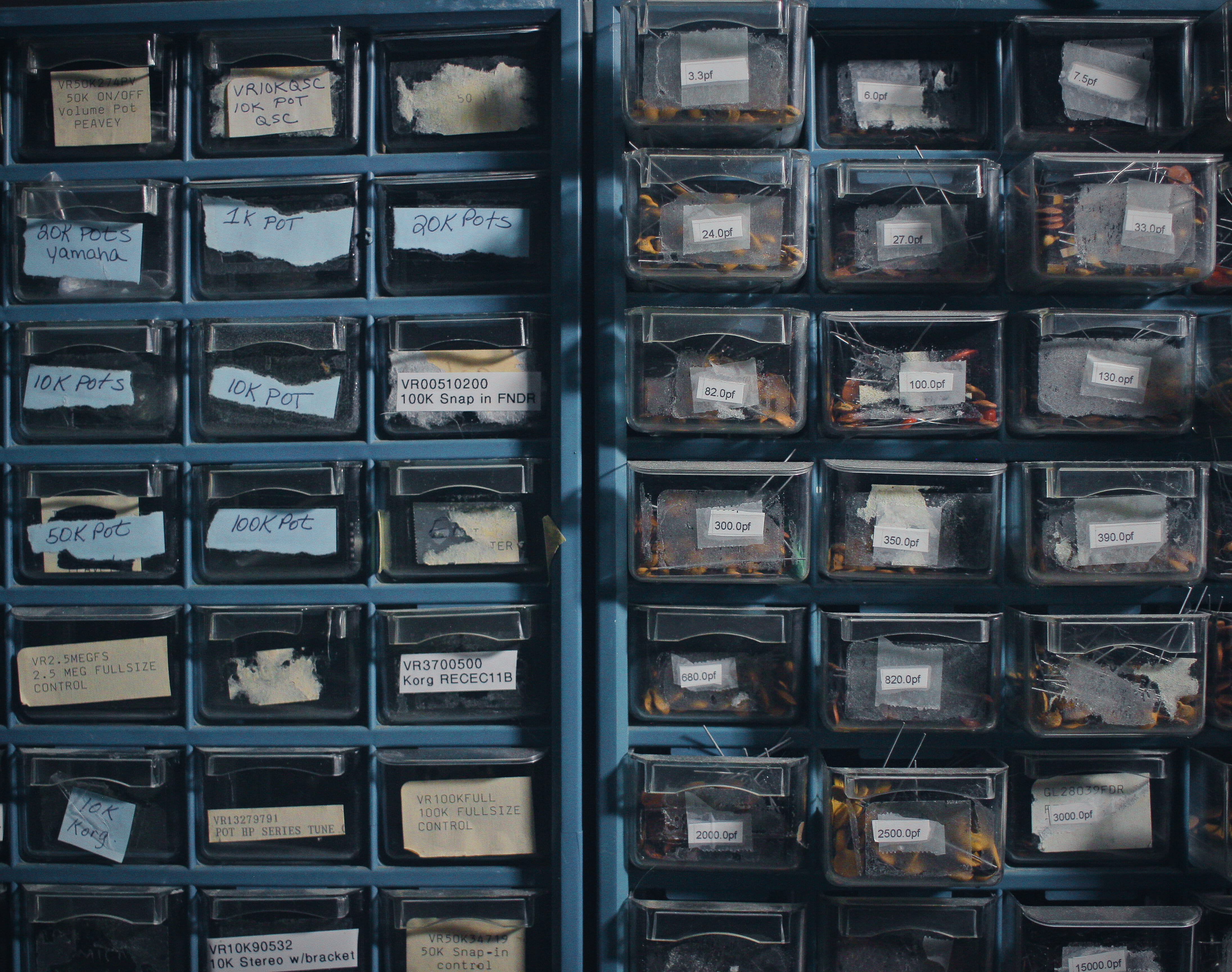 organise, organization, collection, full frame, two, organizer, retail, organizers, shelf, box - container, variation, in a row, communication, no people, HD Wallpaper