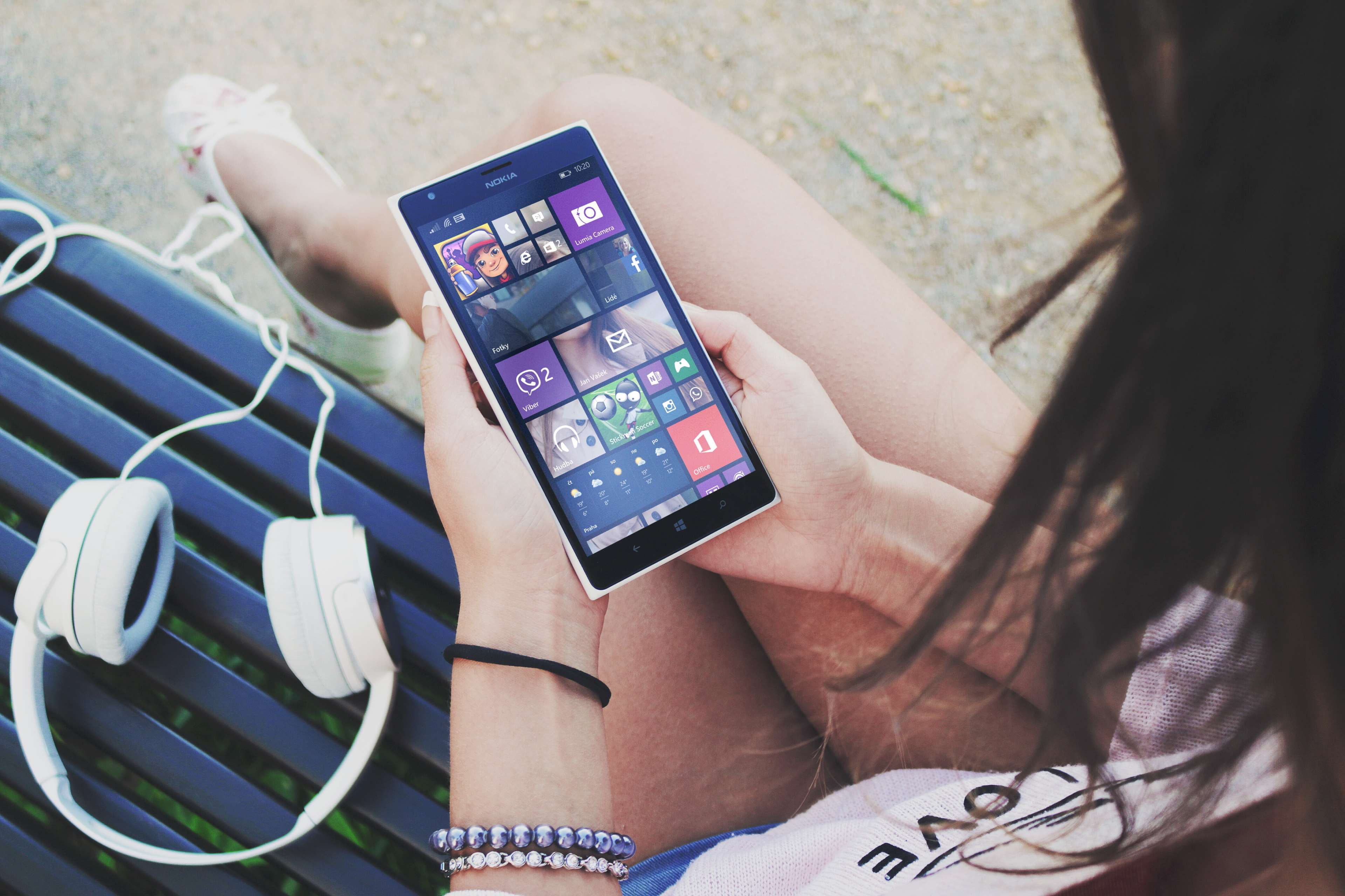 day, portable information device, technology, headphones, one person, wireless technology, digital, earphones, leisure activity, holding, 4K, nokia, touchscreen, HD Wallpaper