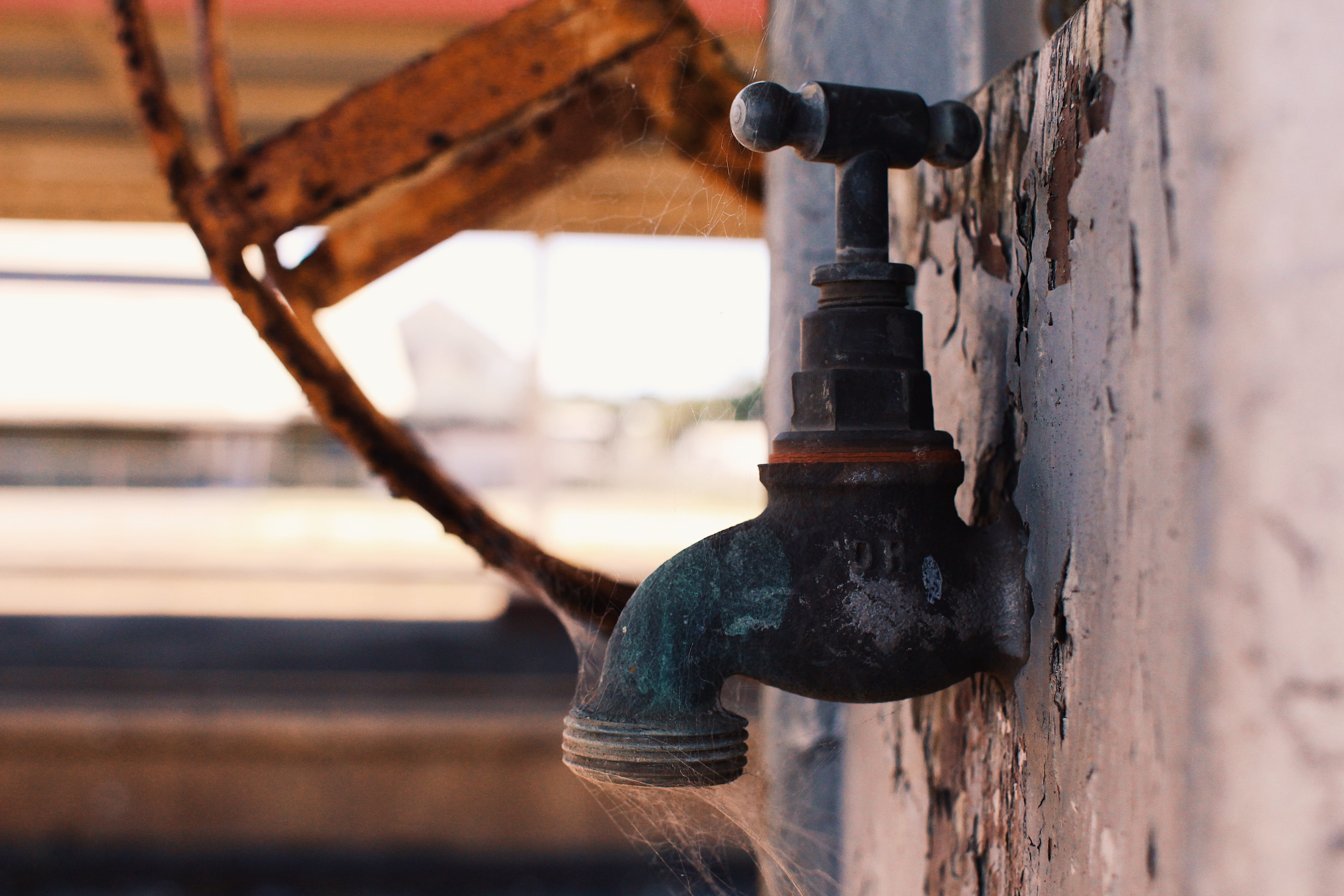 railway, abandoned, rusty, australia, old, toowoomba city, outdoors, focus on foreground, hanging, machinery, vintage, inbound brasserie toowoomba railway station, HD Wallpaper