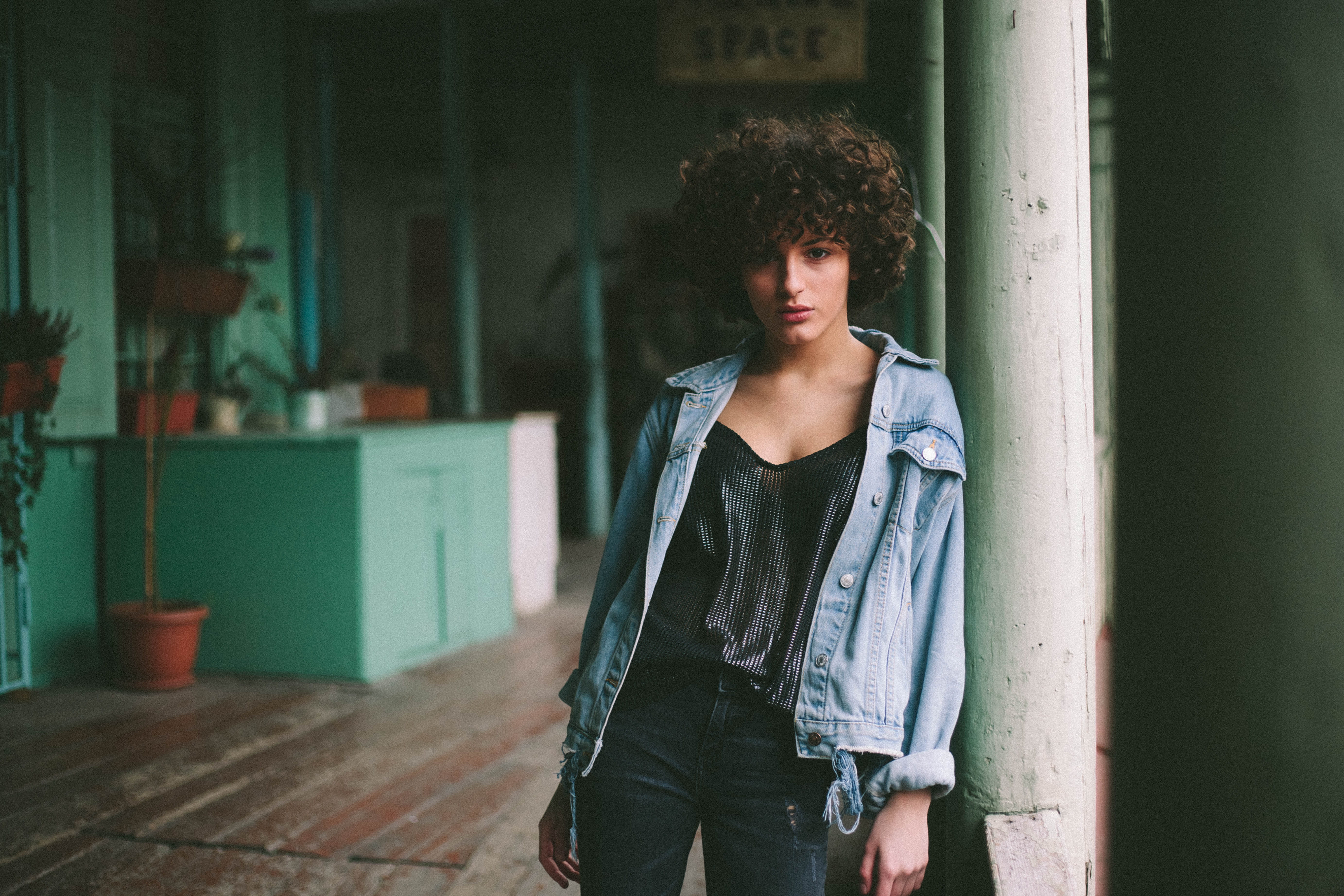 hair, standing, leaning, adult, frame, sideways glance, young adult, fashion, viral, wearing, girl, lookbook, jacket, young women, lifestyles, beautiful woman, HD Wallpaper