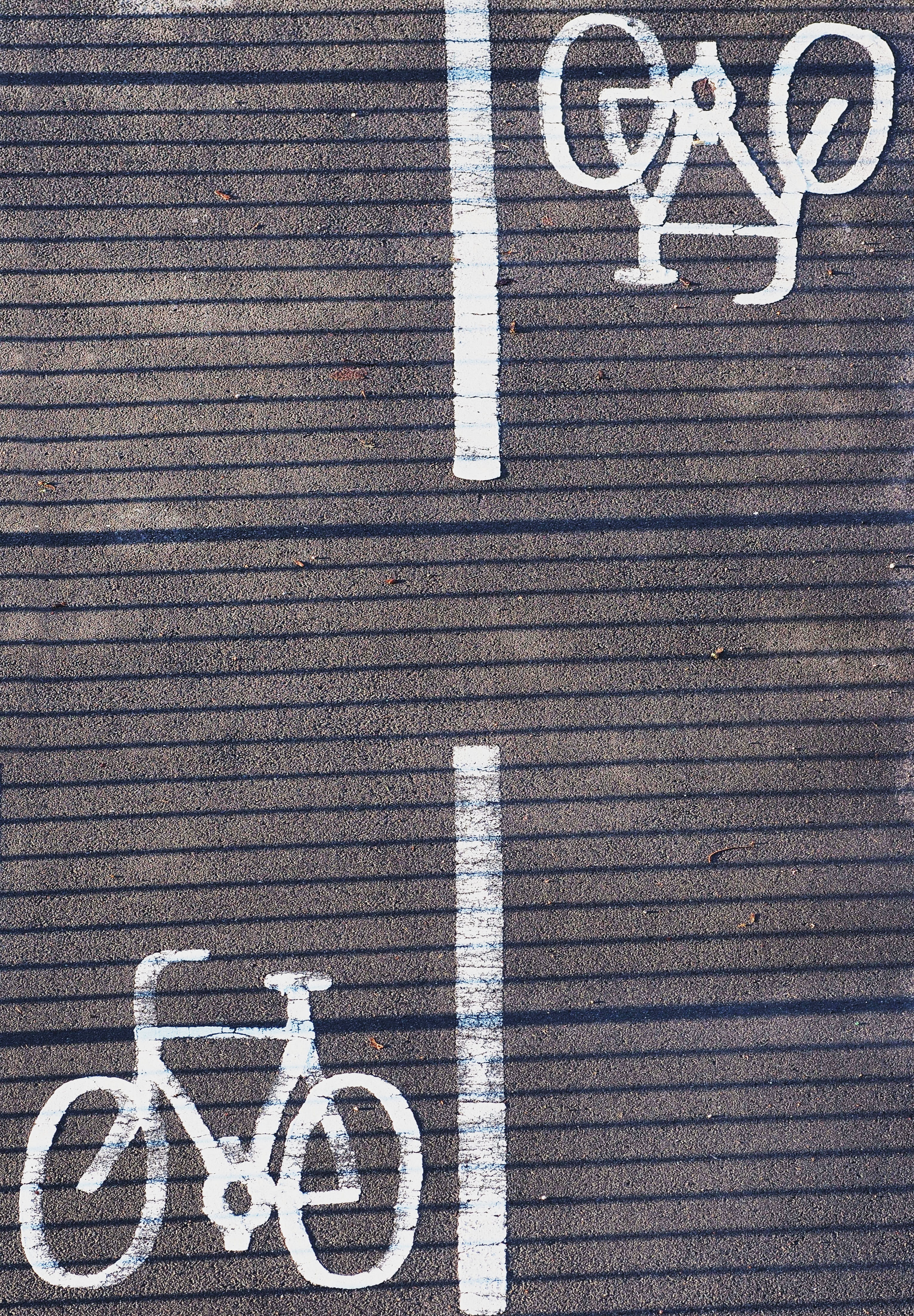 segregation, Bike, cycleway, bikeway, separator, bike, sign, road sign, full frame, traffic, pattern, lane, 4K, line, handwriting, message, marking, western script, Phone HD Wallpaper