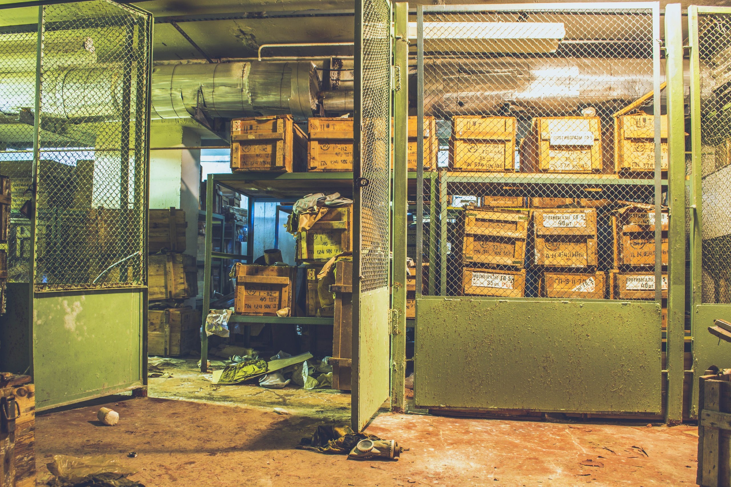 day, architecture, factory, abandoned, technology, digging, indoors, gp-7, 2K, metal, manufacturing equipment, machinery, equipment, stack, bunker, gas masks, HD Wallpaper
