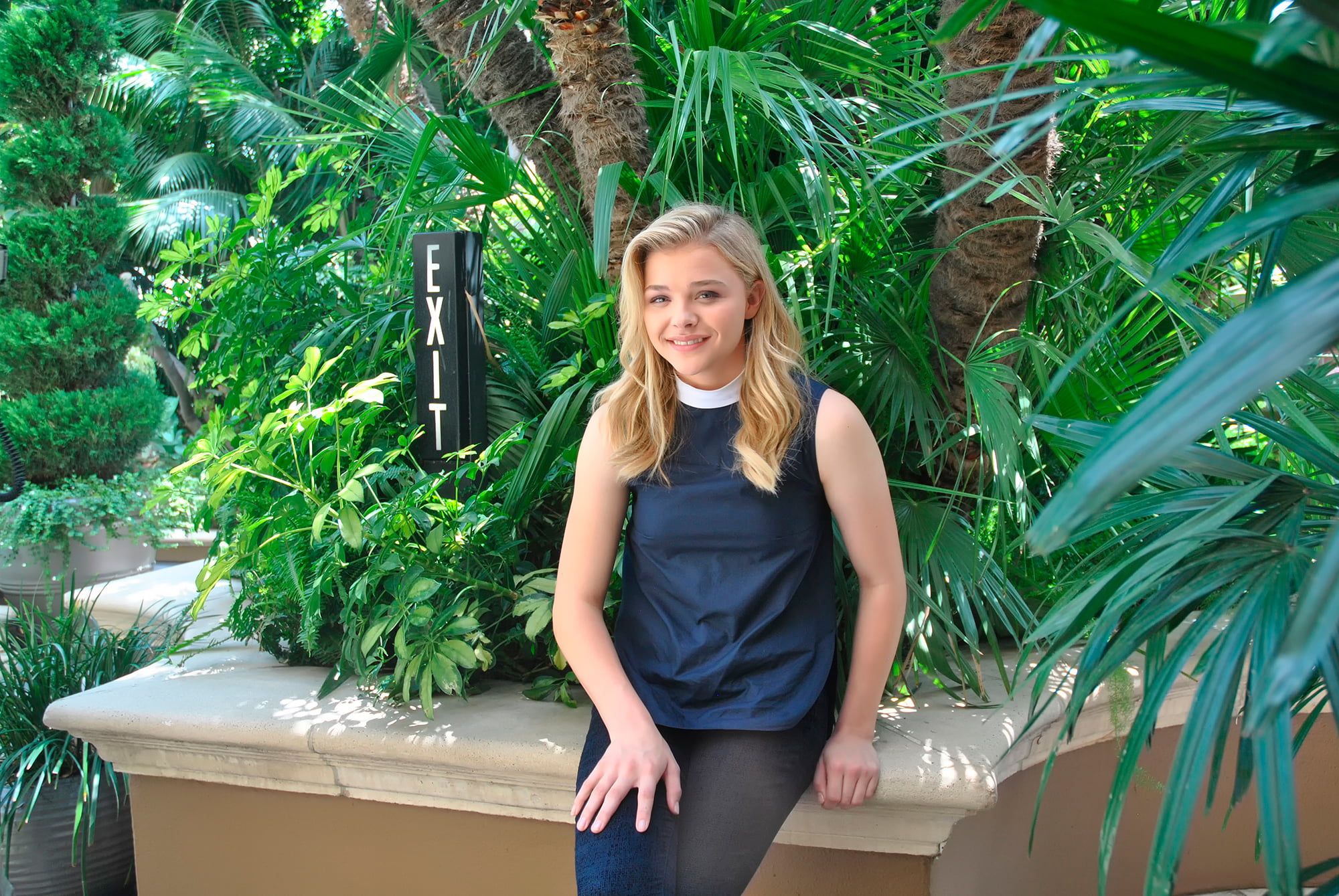 leisure activity, three quarter length, August 2014, Chloe Grace Moretz, young adult, child, beauty, one person, growth, hair, Chloë Grace Moretz, plant, HD Wallpaper