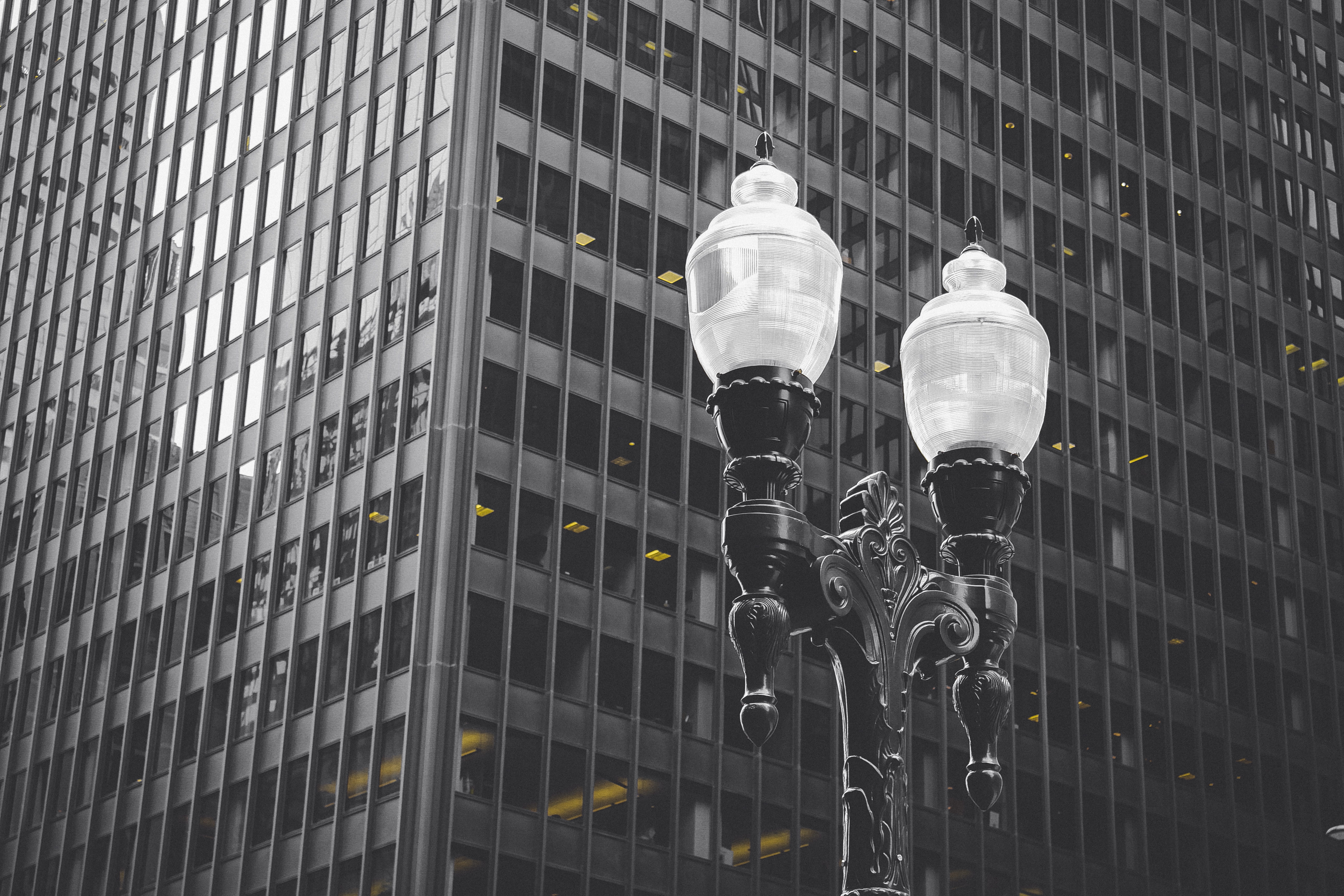 tall - high, urban, day, office, windycity, 5K, lighting equipment, workday, glass - material, downtown chicago, chicago, downtown, modern, built structure, HD Wallpaper