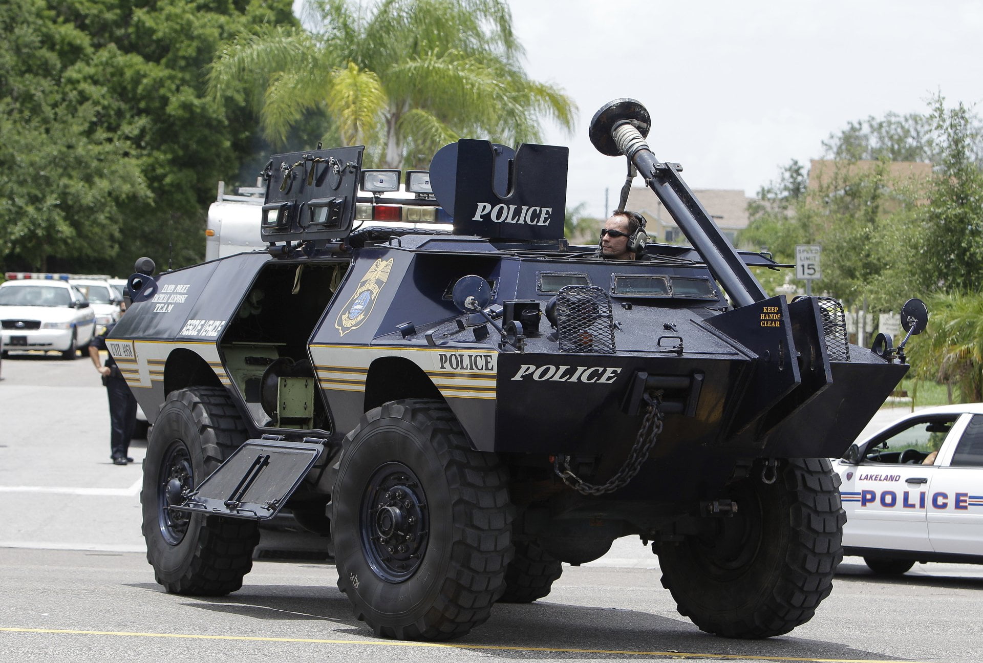 protection, Vehicles, machine gun, uniform, weapon, Military, conflict, land vehicle, 1080P, transportation, road, outdoors, aggression, Cadillac Gage, HD Wallpaper