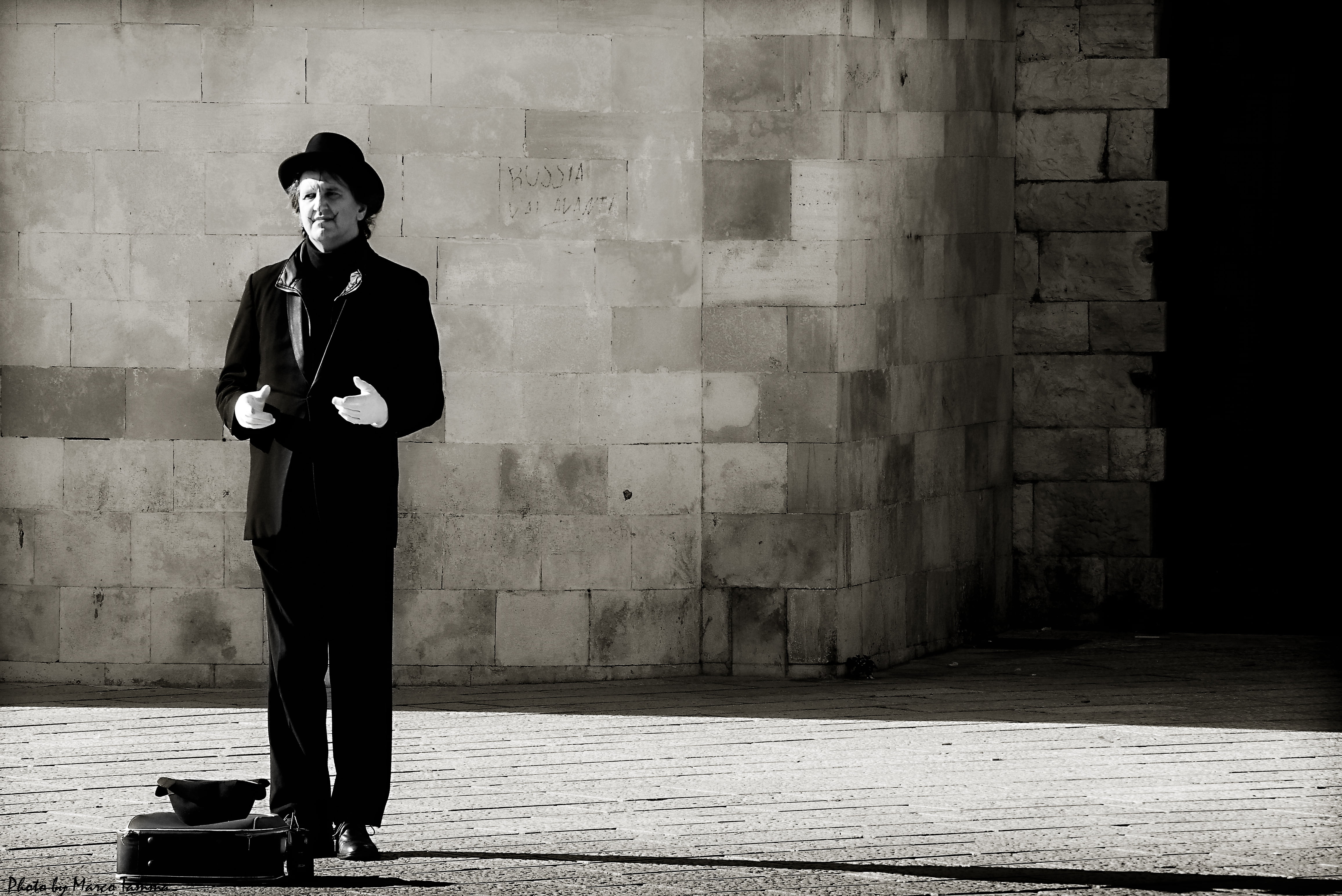 business, black And White, 4K, black dress, bianco e nero, men, dress pants, man, black coat, mimo, pants, black, suitcase, coat, dress, Silence please, HD Wallpaper