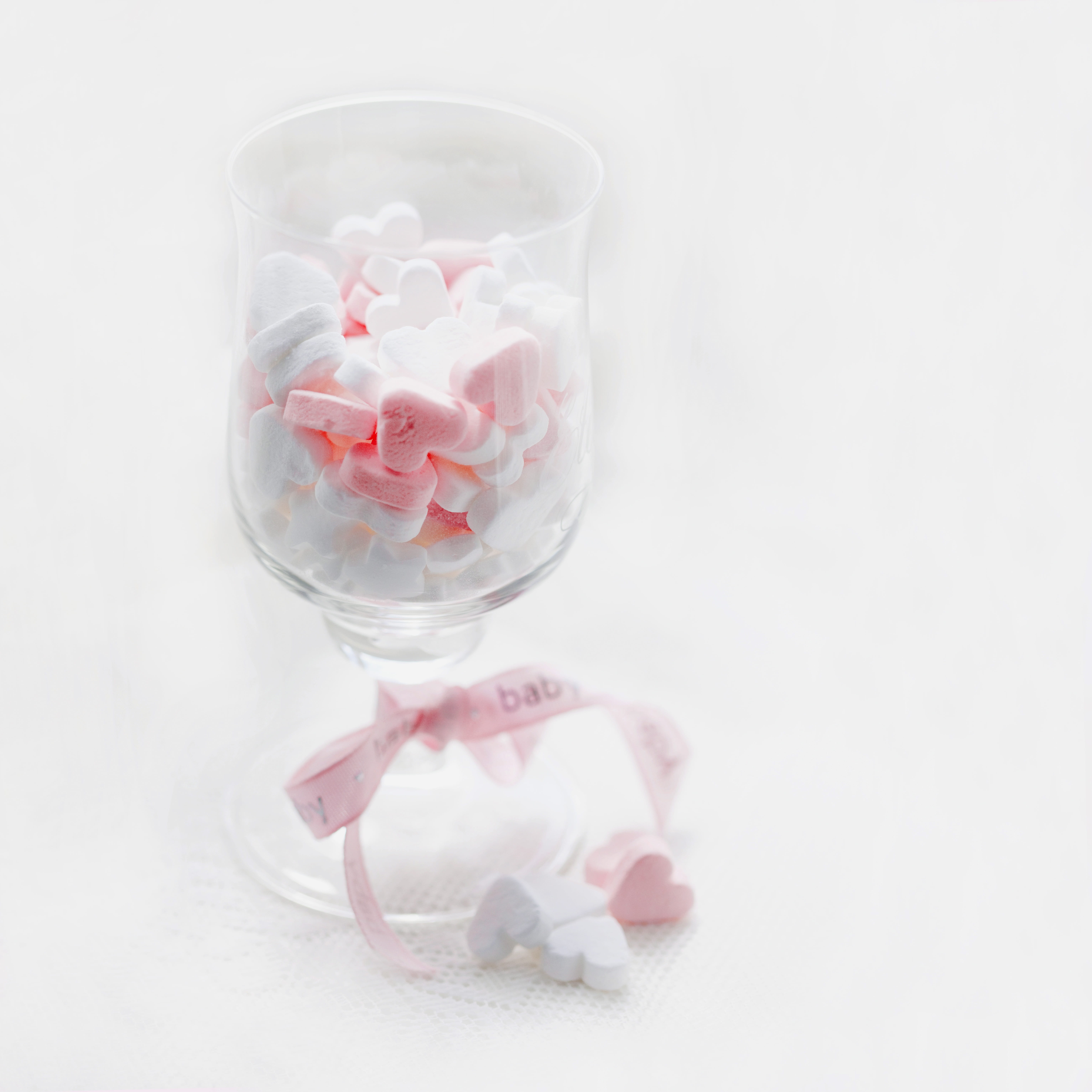 still life, babycadeautje, childrens room, kraamcadeautje, wine, birth, candy, household equipment, temptation, cut out, glass, transparent, copy space, Phone HD Wallpaper