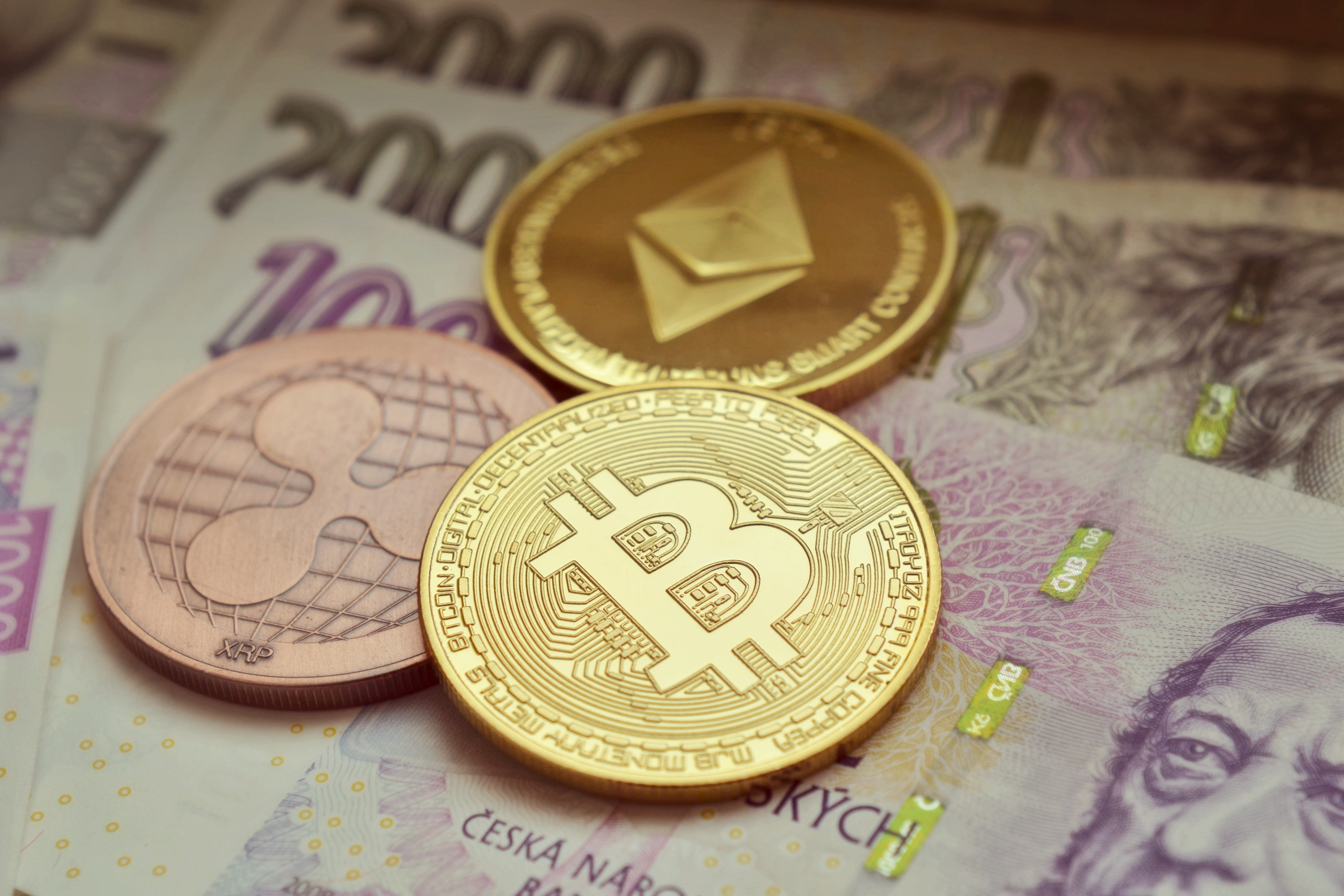 gold colored, no people, economy, blockchain, savings, non-western script, czech republic, bitcoin, finance, technology, paper currency, investment, still life, HD Wallpaper