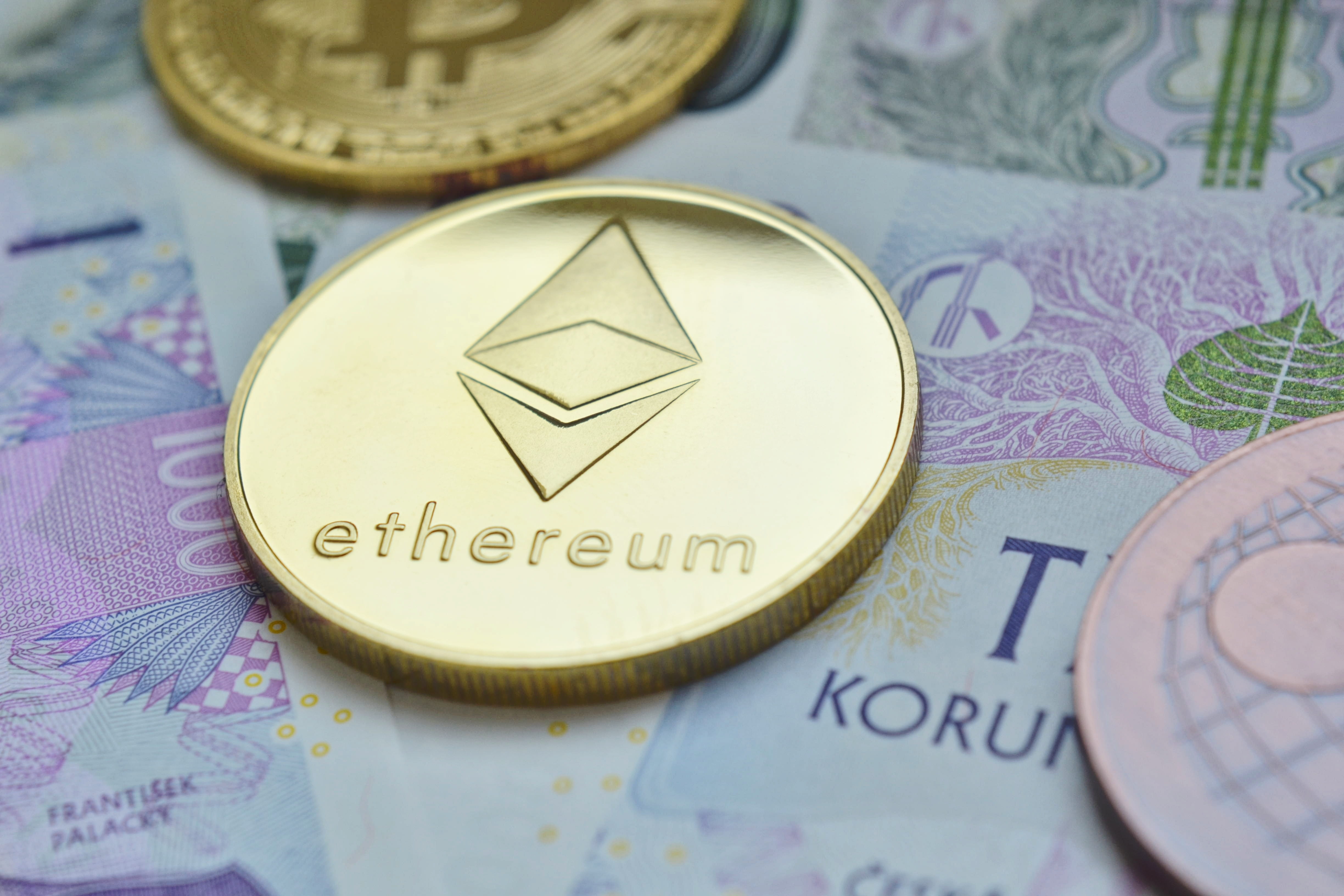 4K, investment, focus on foreground, coin, blockchain, wealth, technology, payments, banknotes, close-up, money, virtual, business, no people, communication, HD Wallpaper