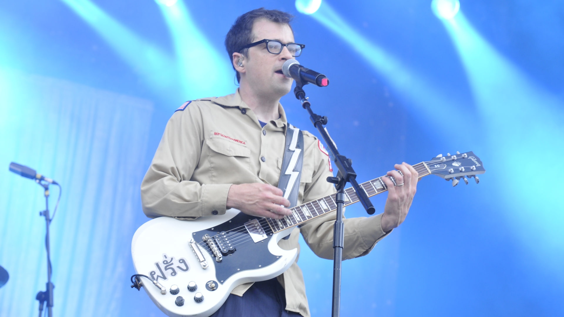 microphone, pop punk, 1080P, indie, concert, guitar, emo, alternative, power pop, weezer, alternative rock, HD Wallpaper